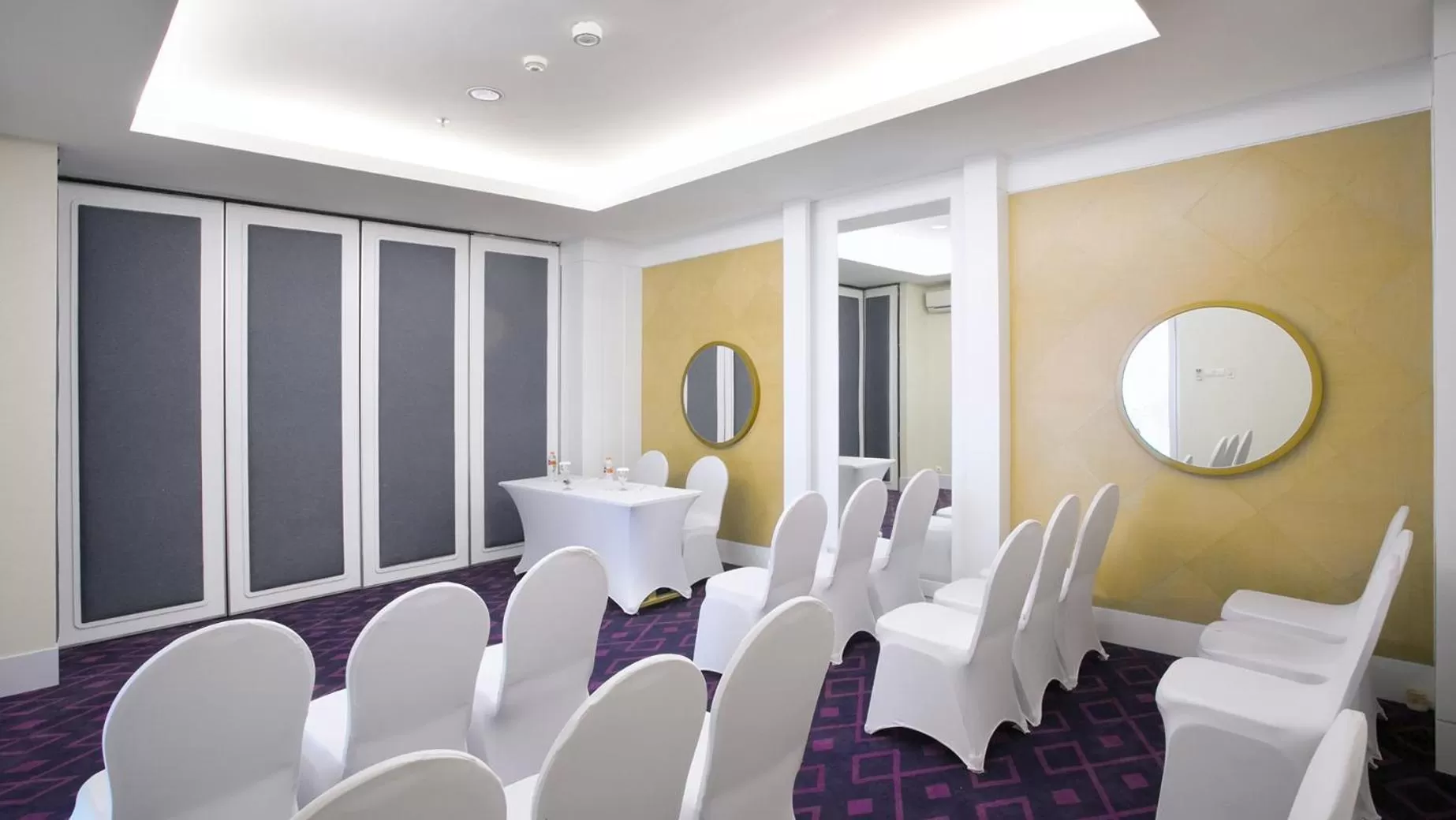 Meeting/conference room in Shakti Hotel Bandung