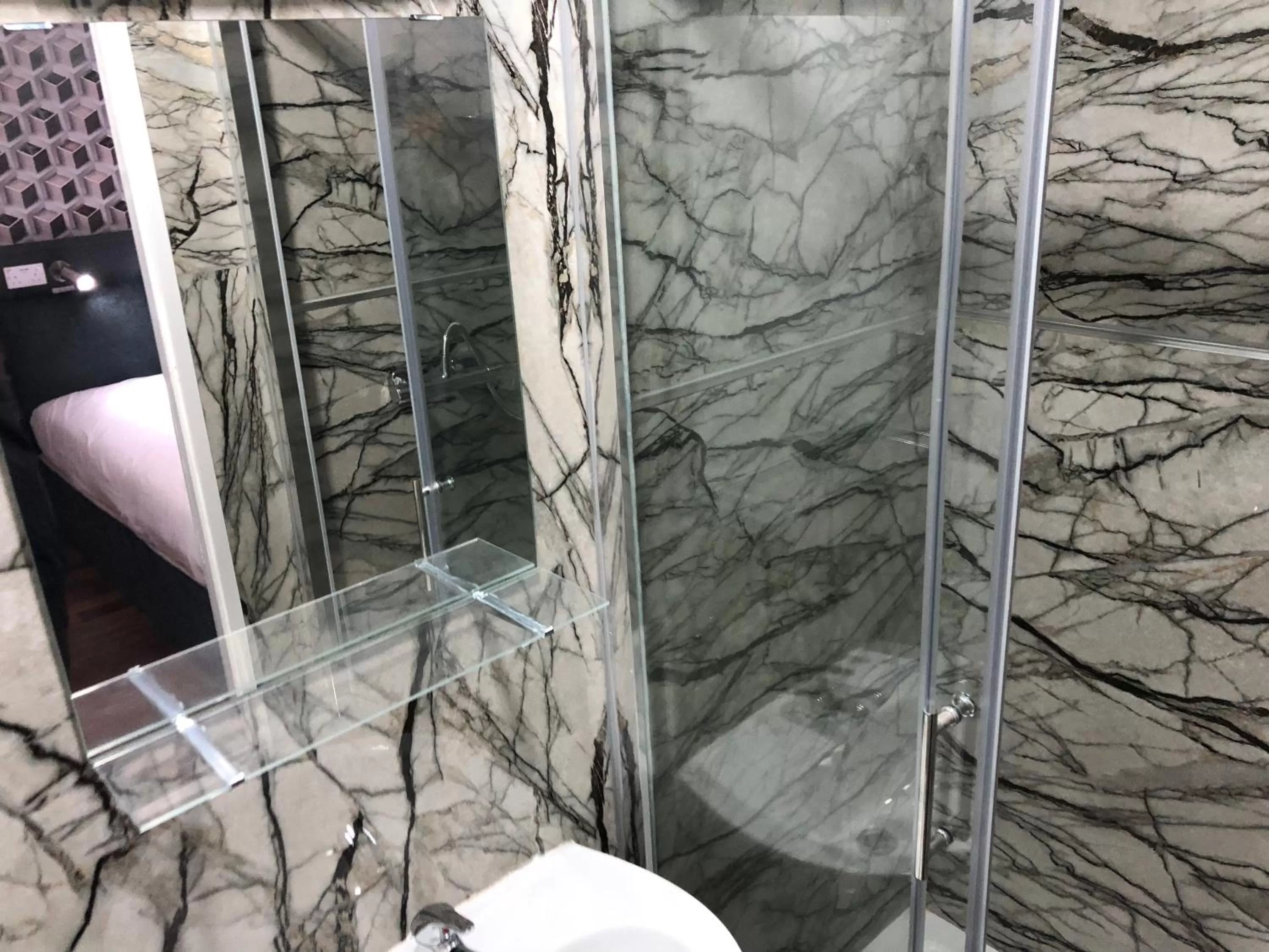 Shower in Bell Gate House