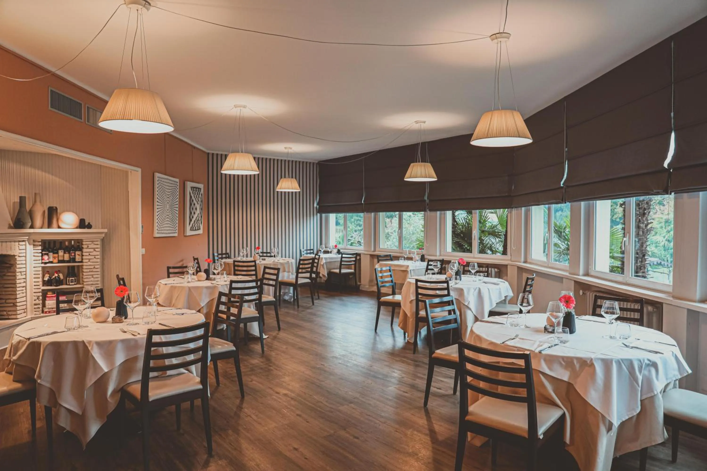 Restaurant/places to eat in Hotel Serenella