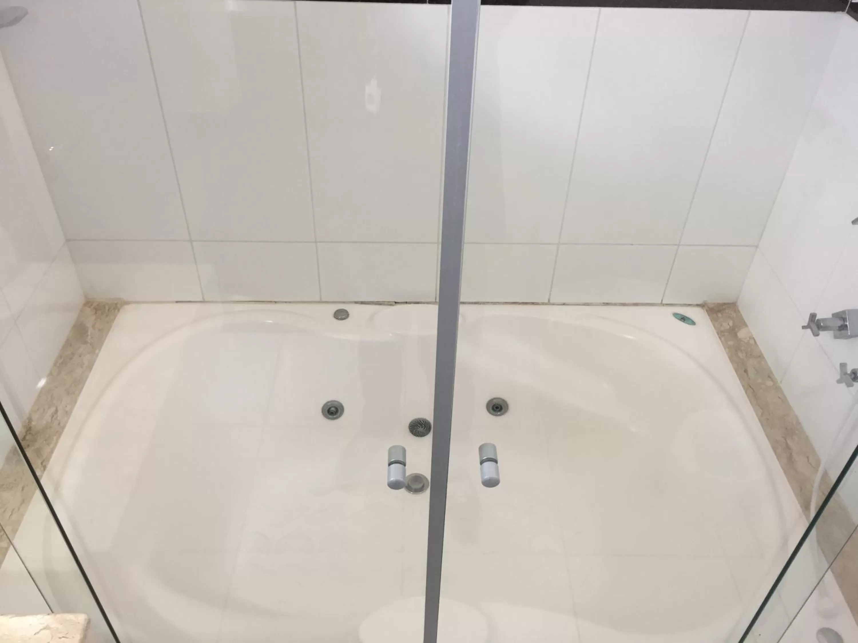 Hot Tub, Bathroom in Ita Park Hotel