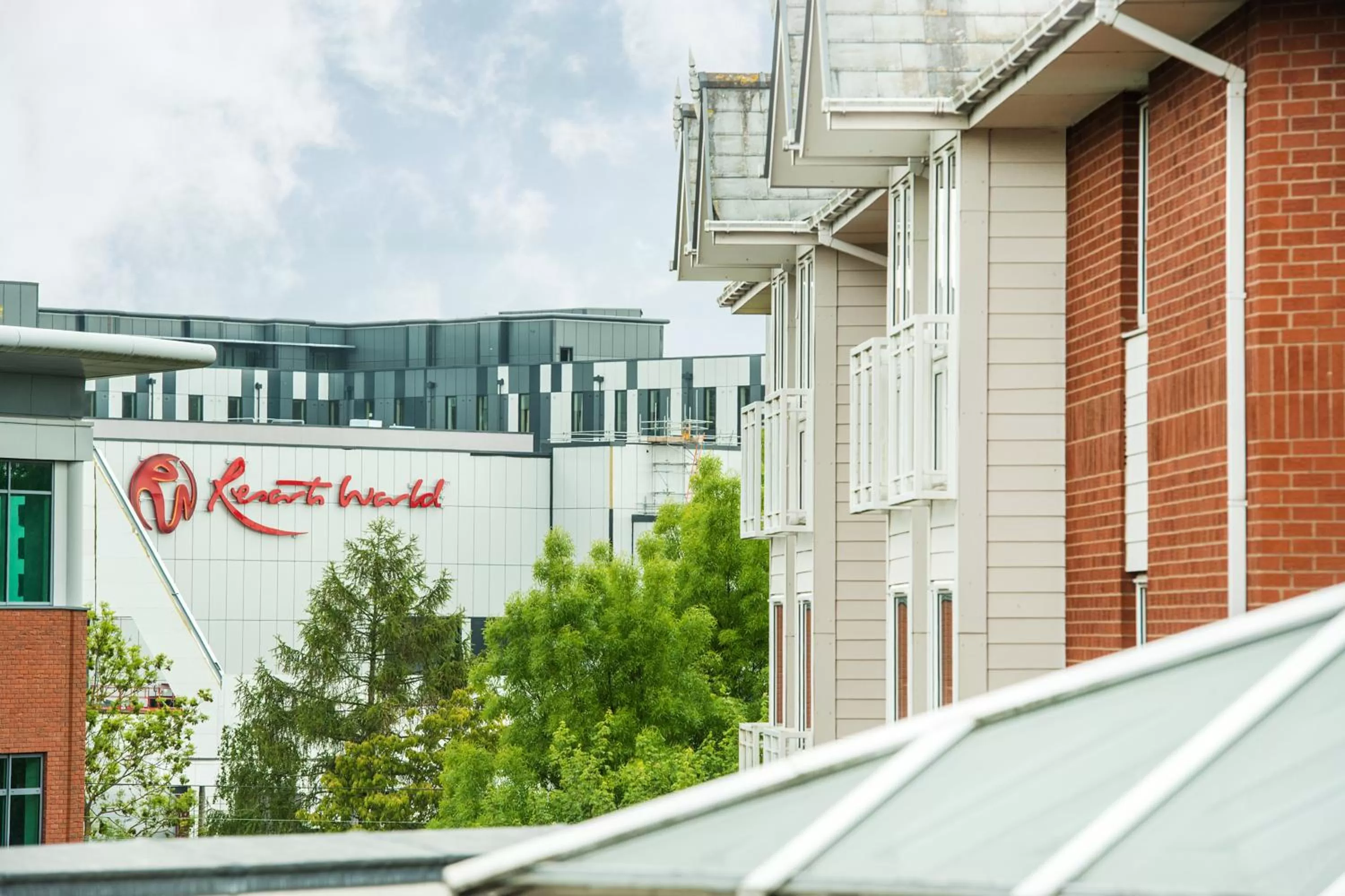 Restaurant/places to eat in Arden Hotel And Leisure Club