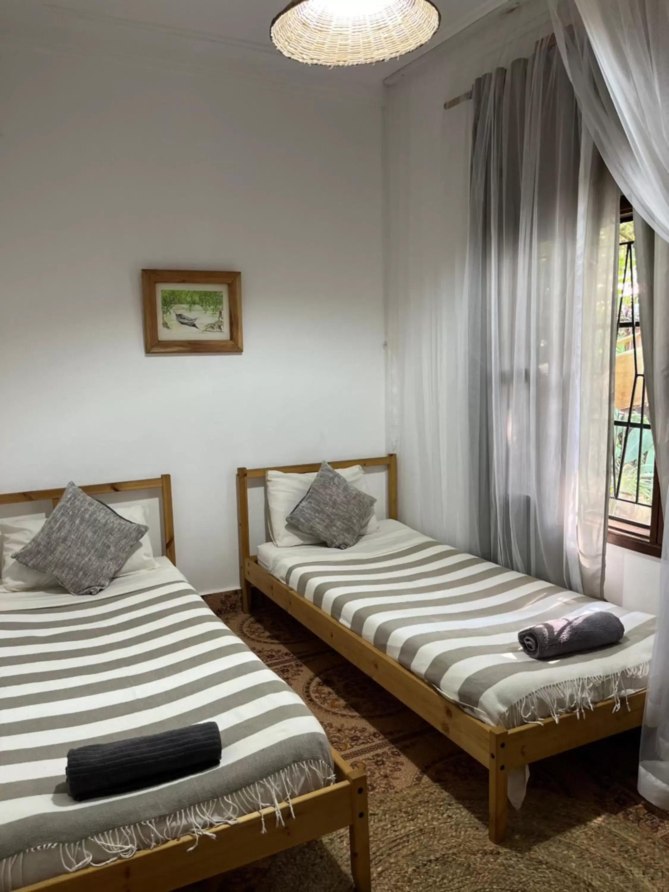 Standard Twin Room with Shared Bathroom in 30 Wilson Standard Twin Room with Shared Bathroom in 30 Wilson