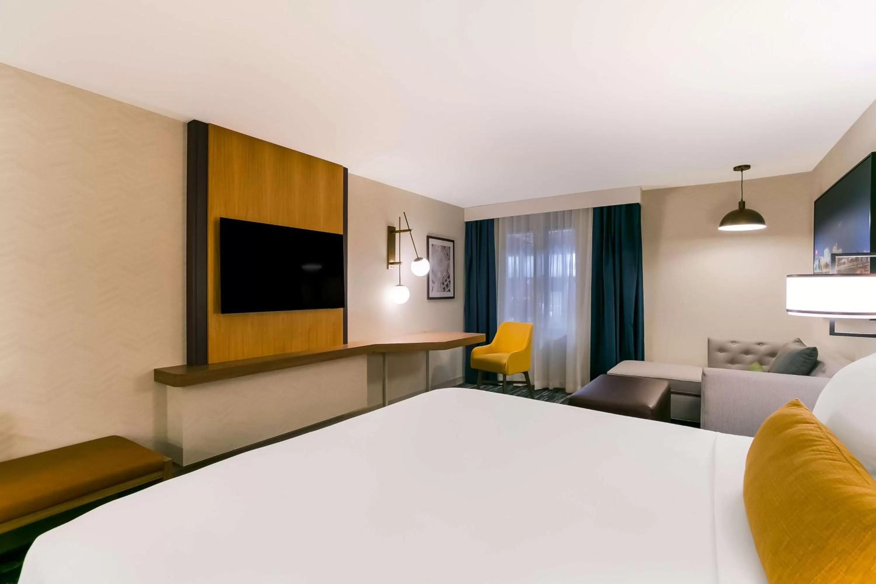 Bedroom, Bed in Best Western Premier the Central Hotel & Conference Center