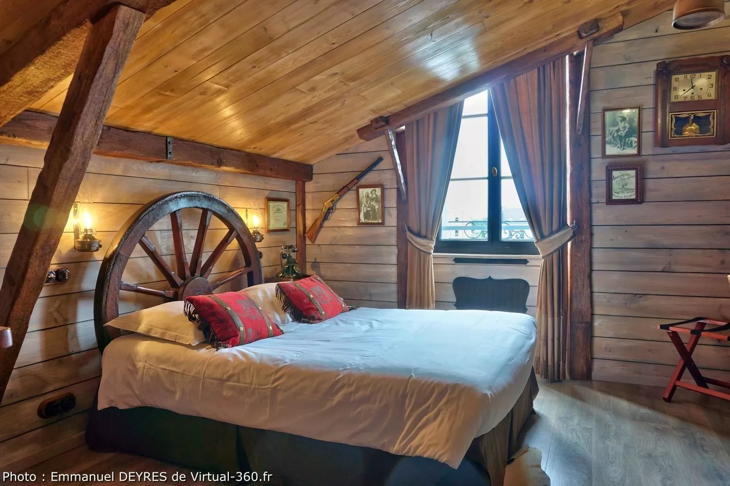 Bed in Hôtel de Bretagne