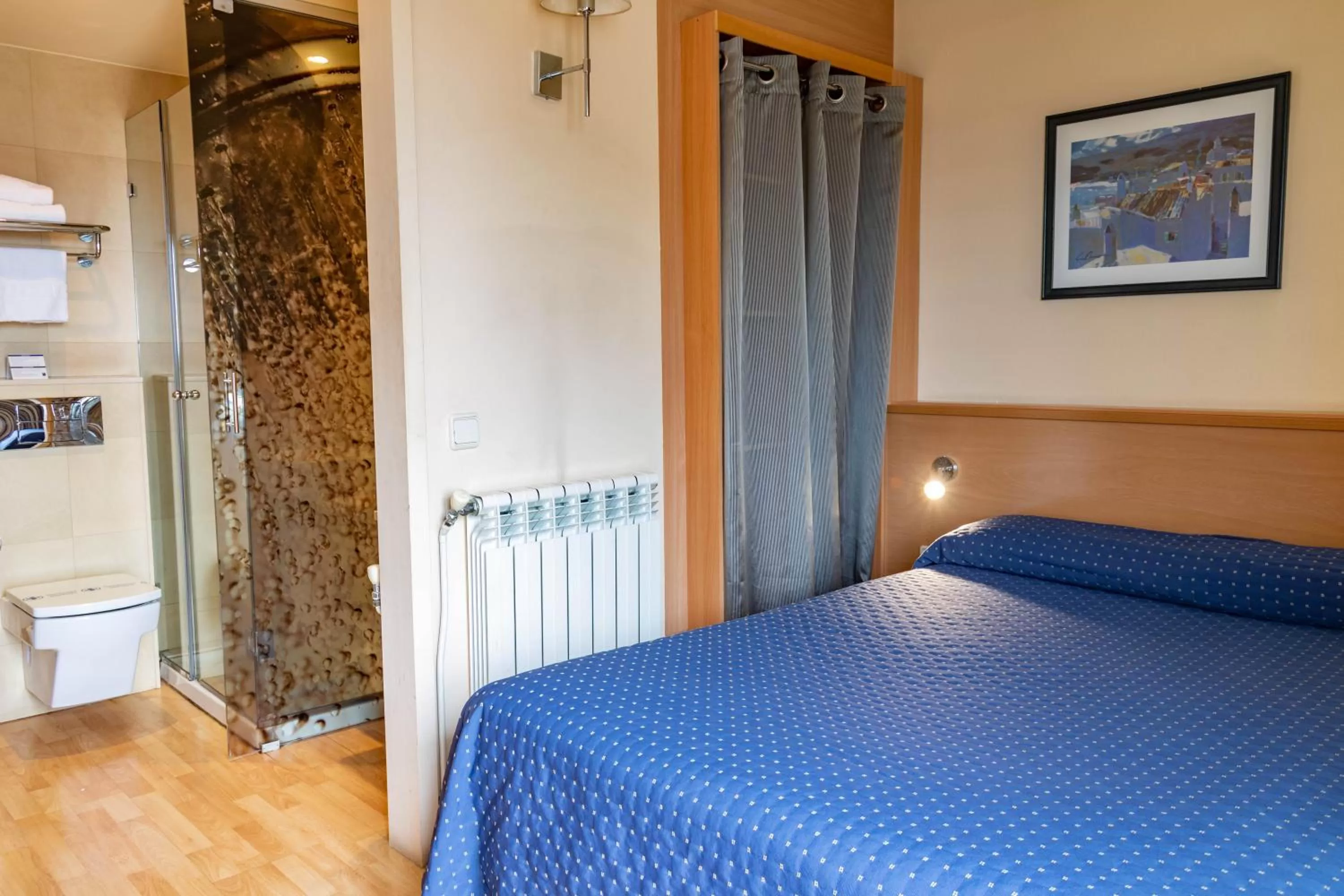 Bedroom, Bed in Hotel J. Balmes Vic
