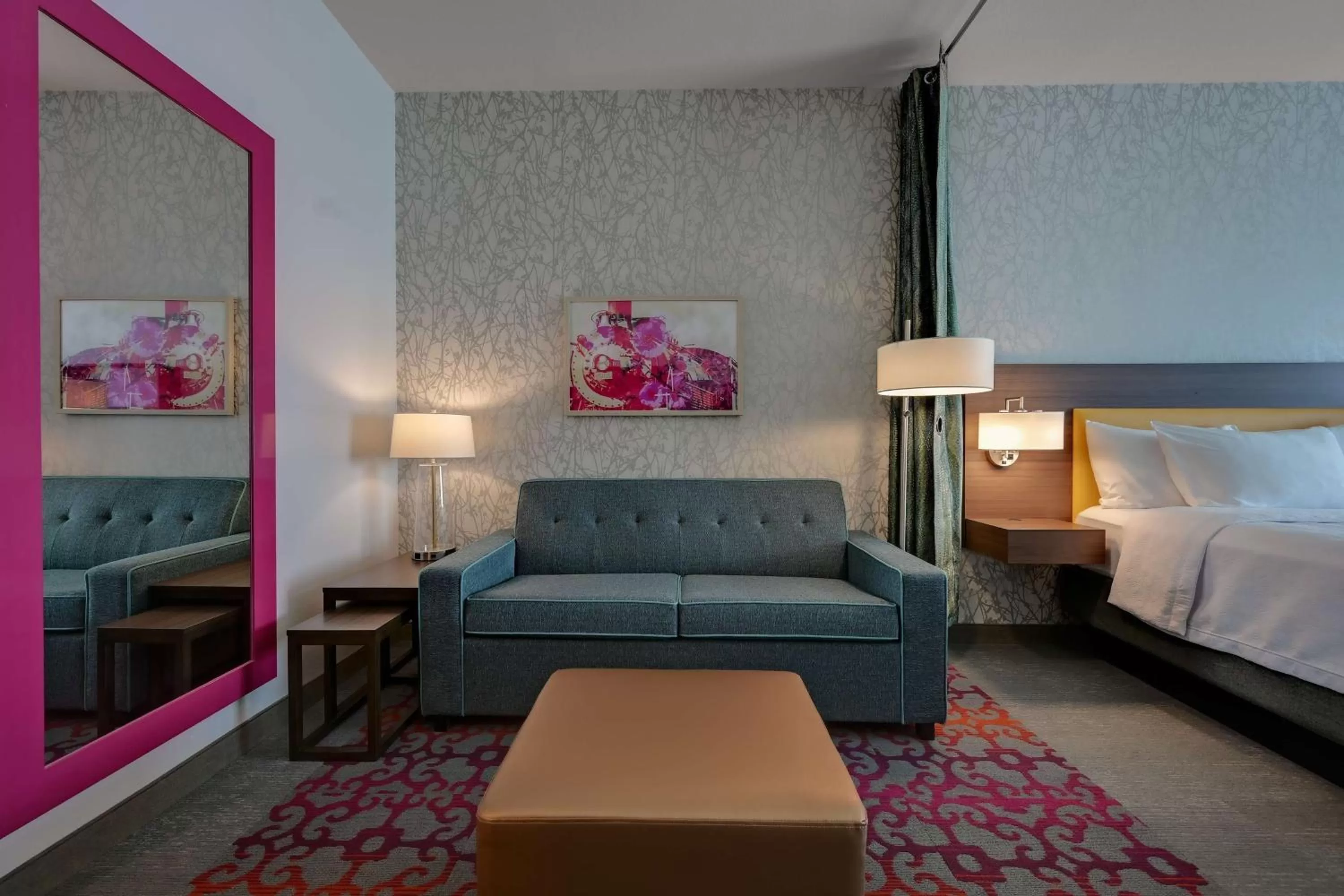 Living room, Bed in Home2 Suites By Hilton Temple