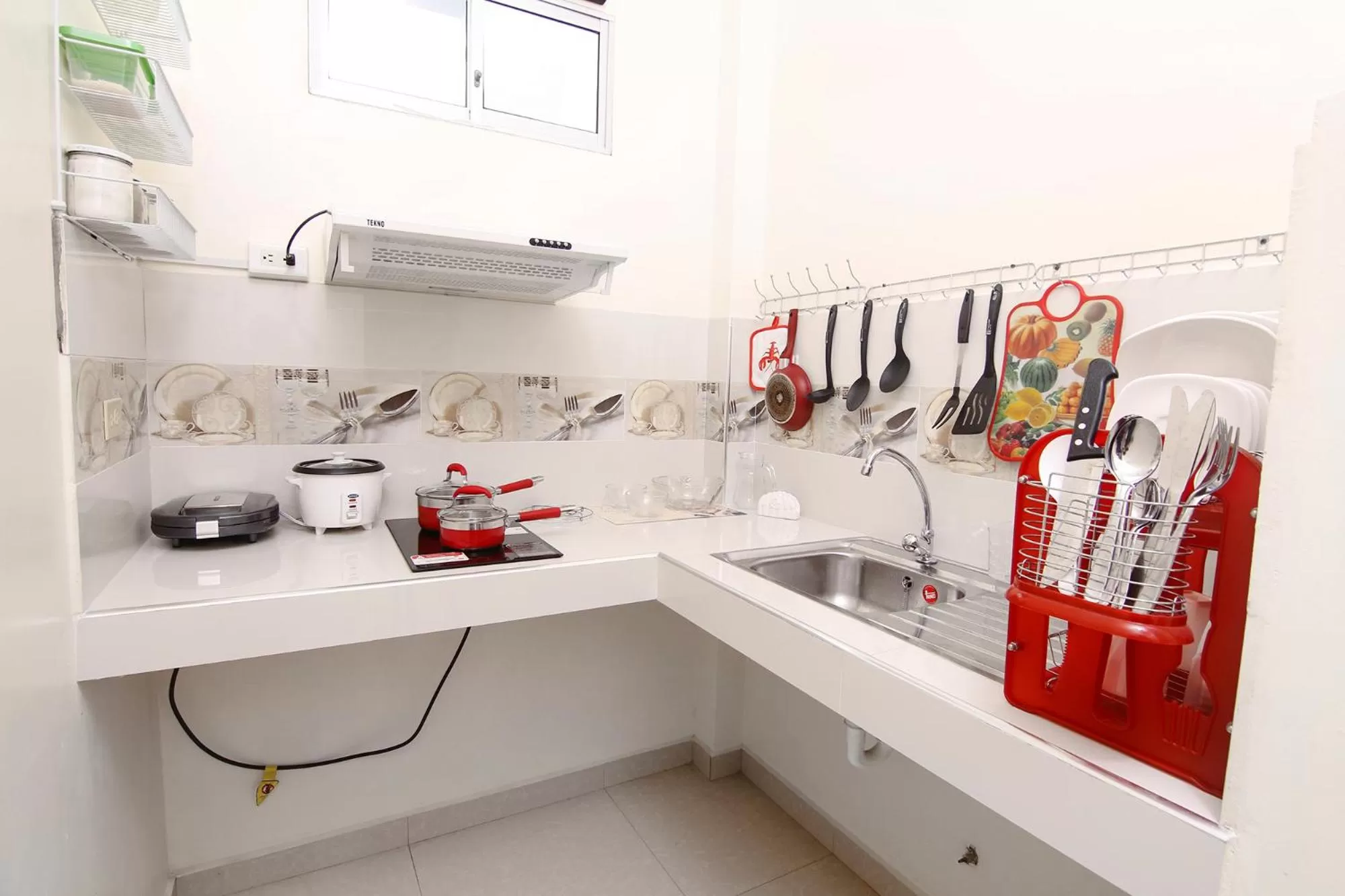 Coffee/tea facilities, Kitchen/Kitchenette in Hotel Versailles Internacional