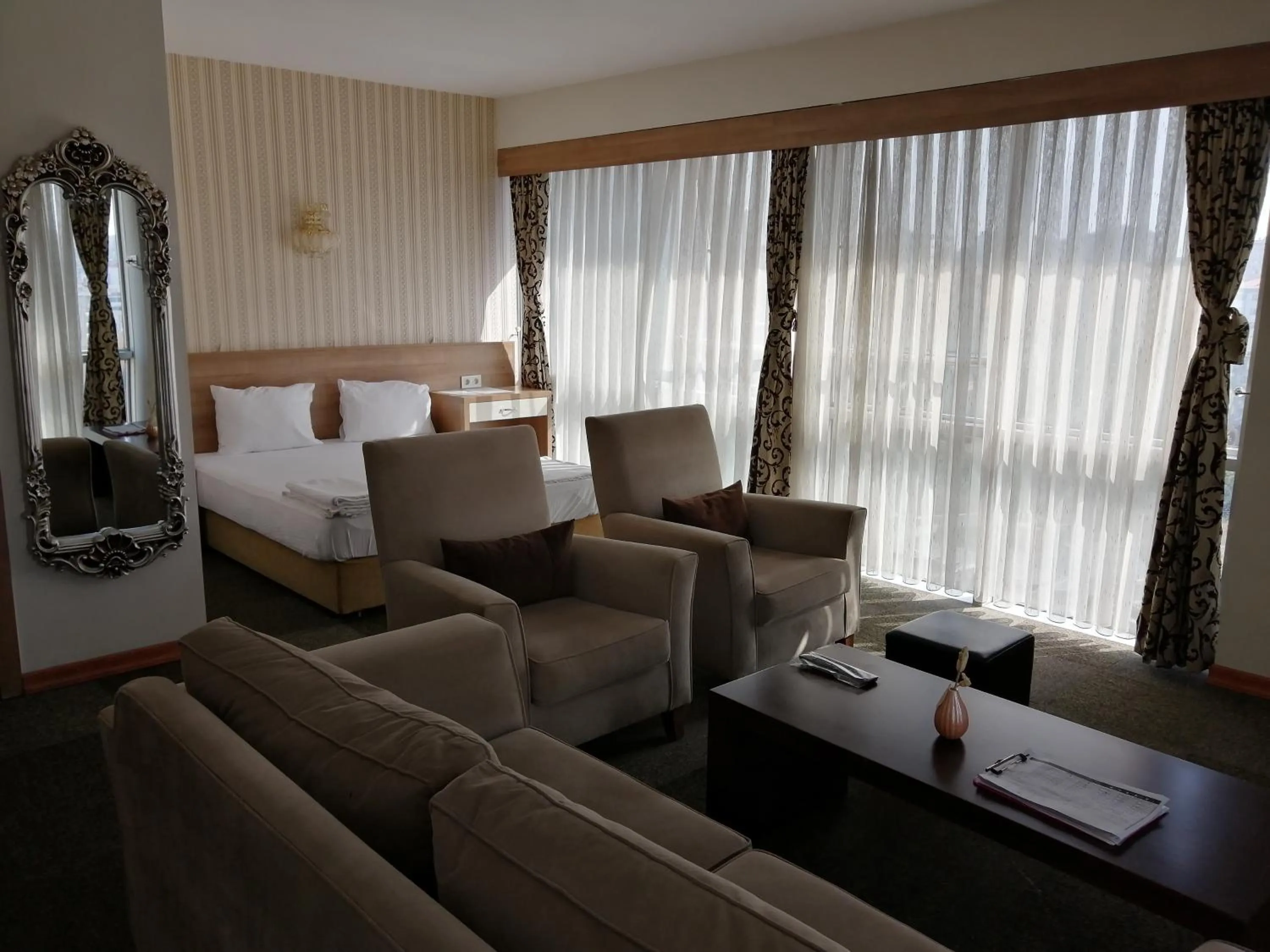 Bedroom, Bed in Nice Royal