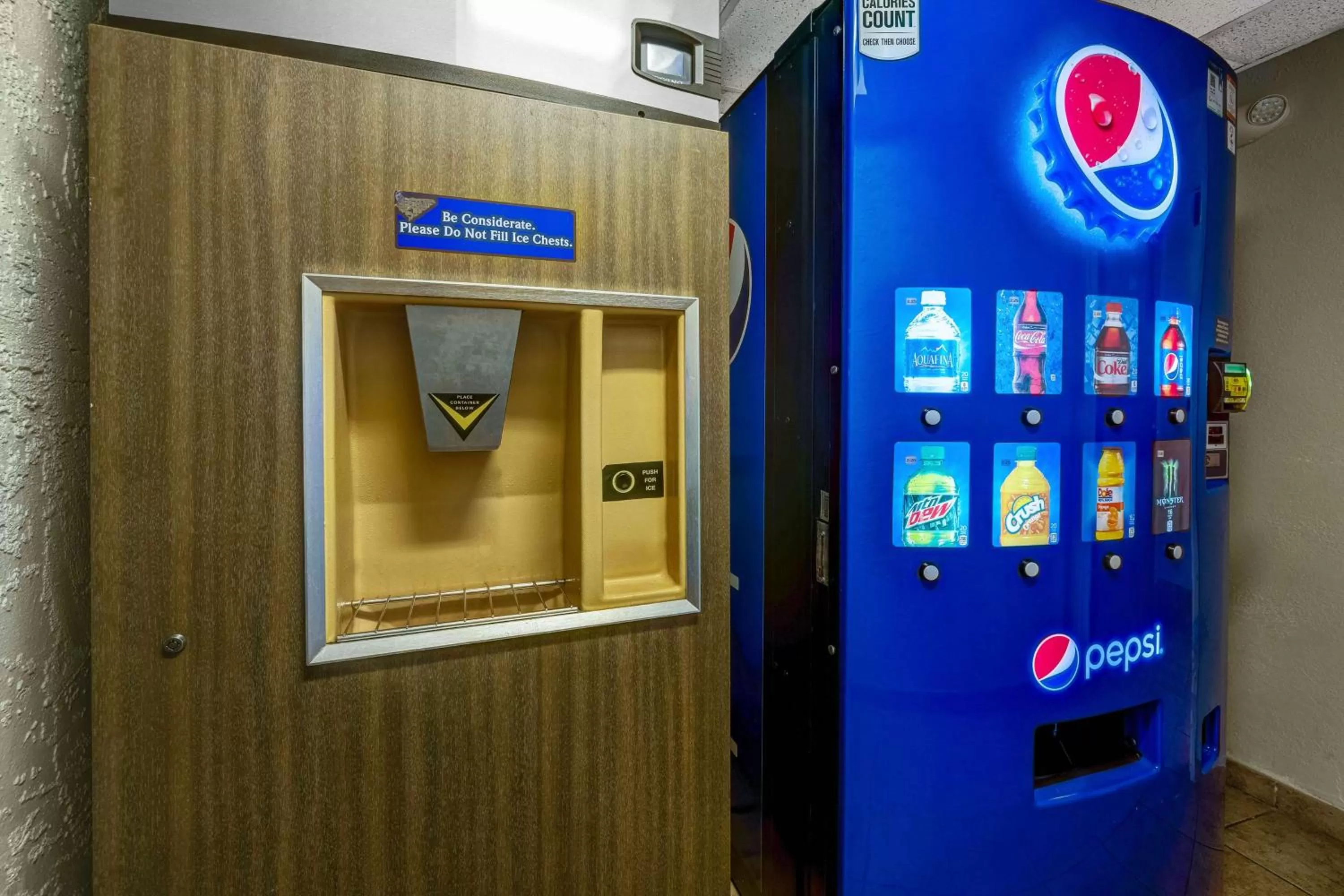 Property building in Motel 6-Elk Grove Village, IL - O'Hare