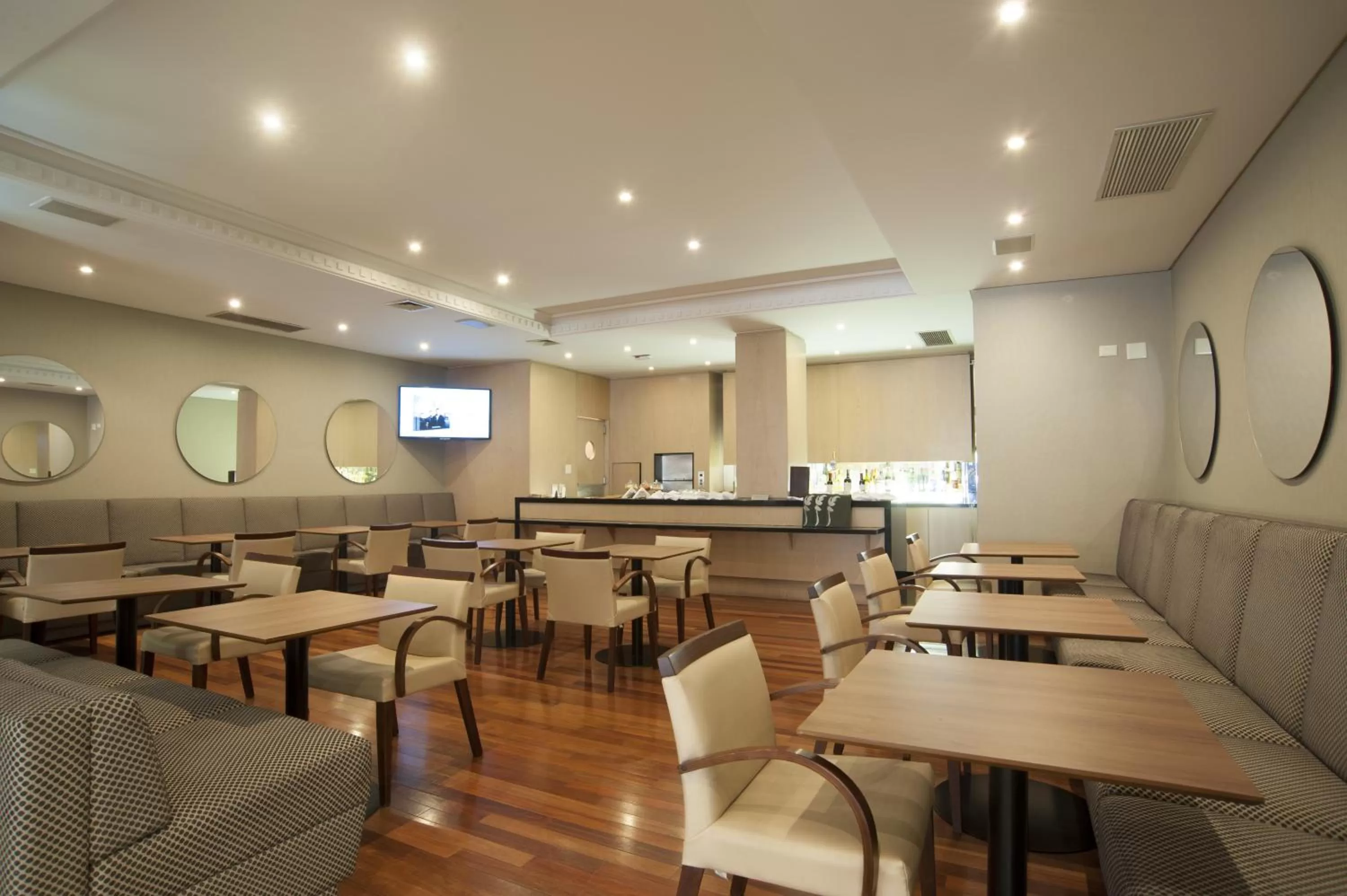 Restaurant/places to eat in Hotel Victoria Villa Curitiba by Nacional Inn