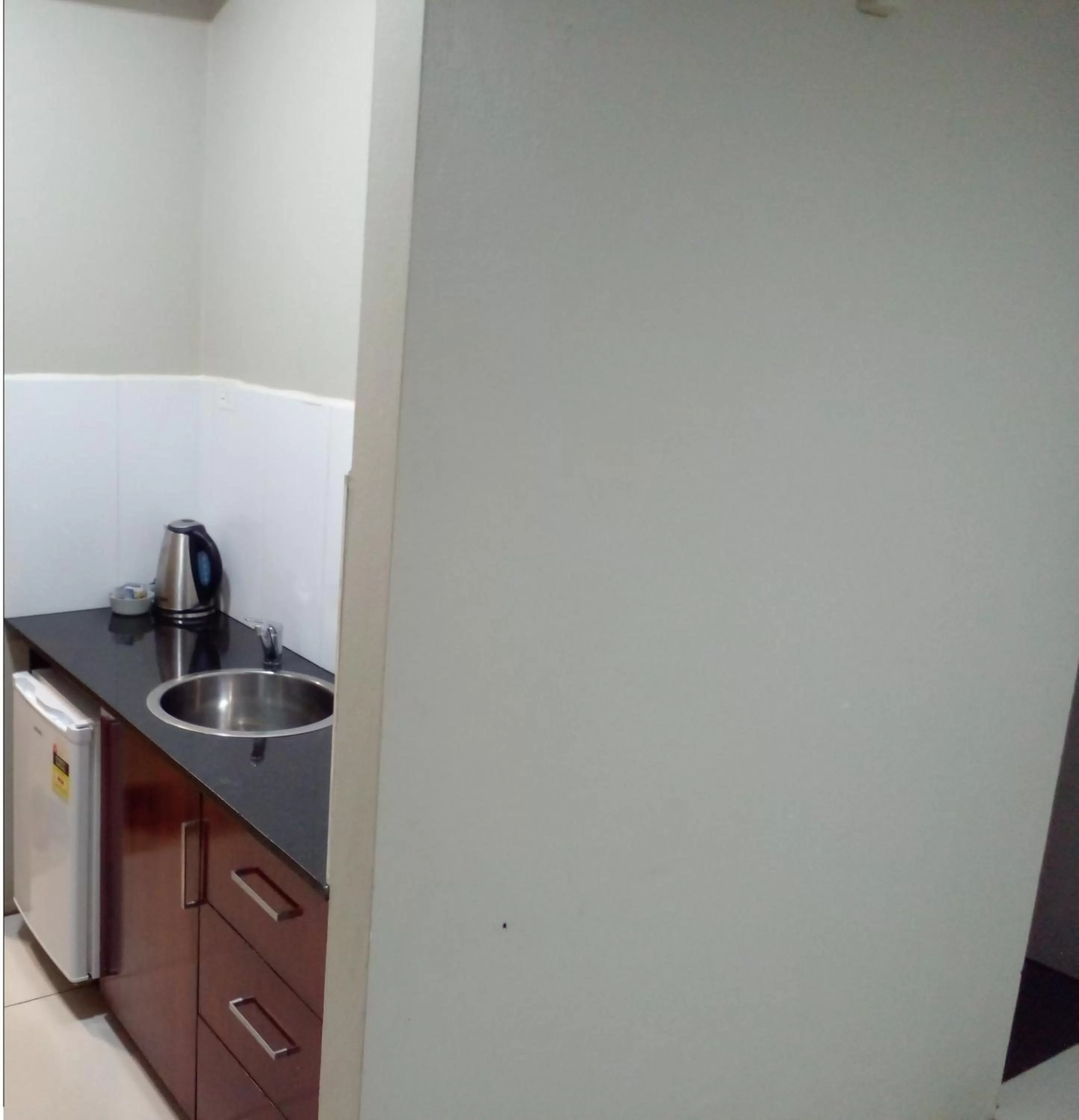 Coffee/tea facilities in Sunseekers Outrigger Hotel