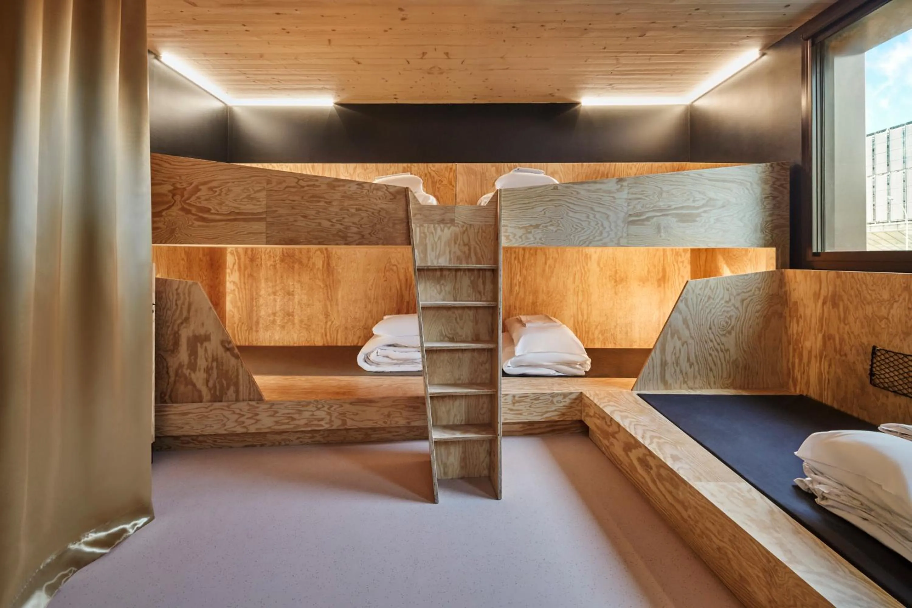 Bed in JO&JOE Paris Gentilly - Auberge de Jeunesse