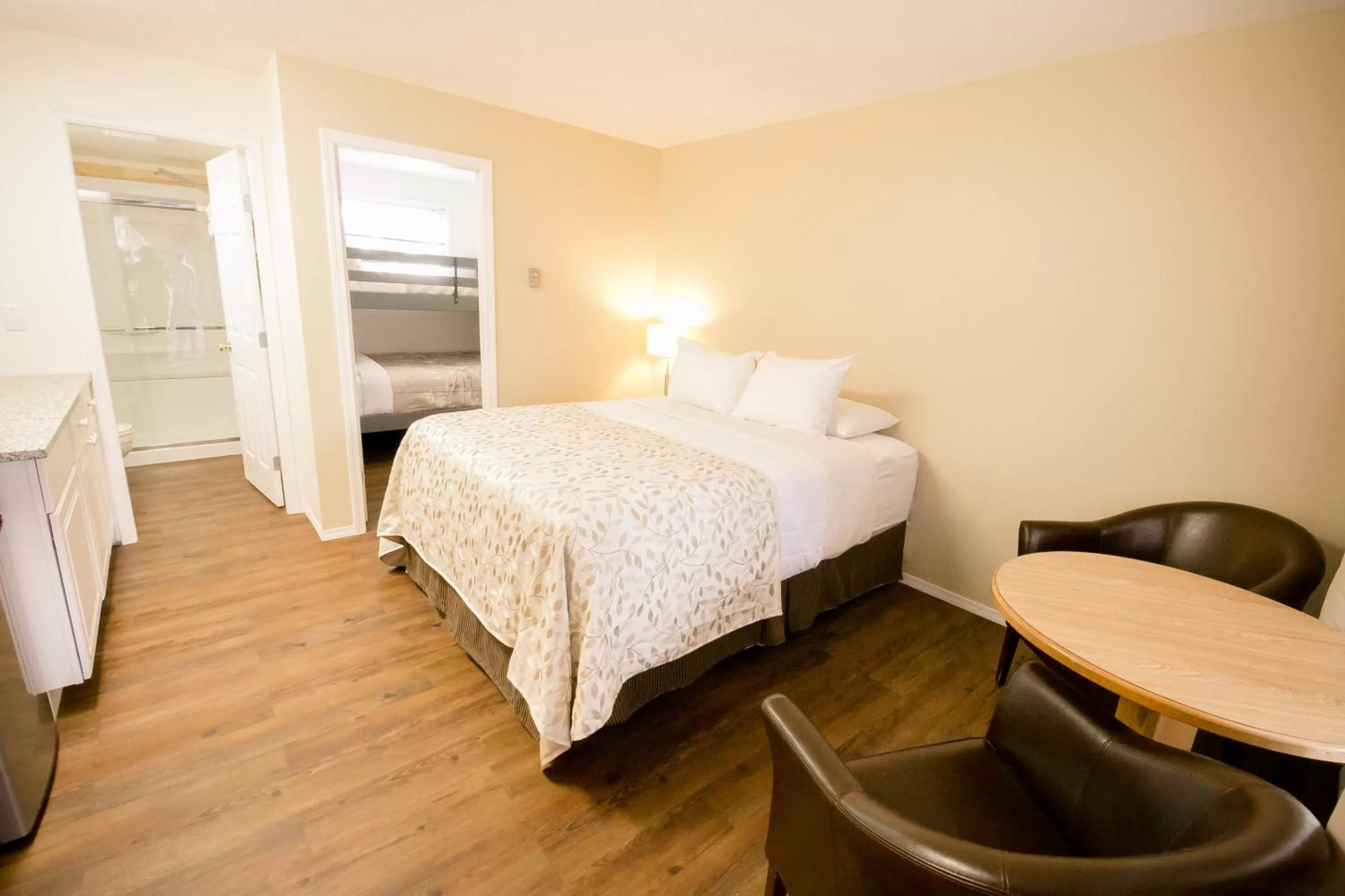 Photo of the whole room, Bed in Crystal Springs Lodge