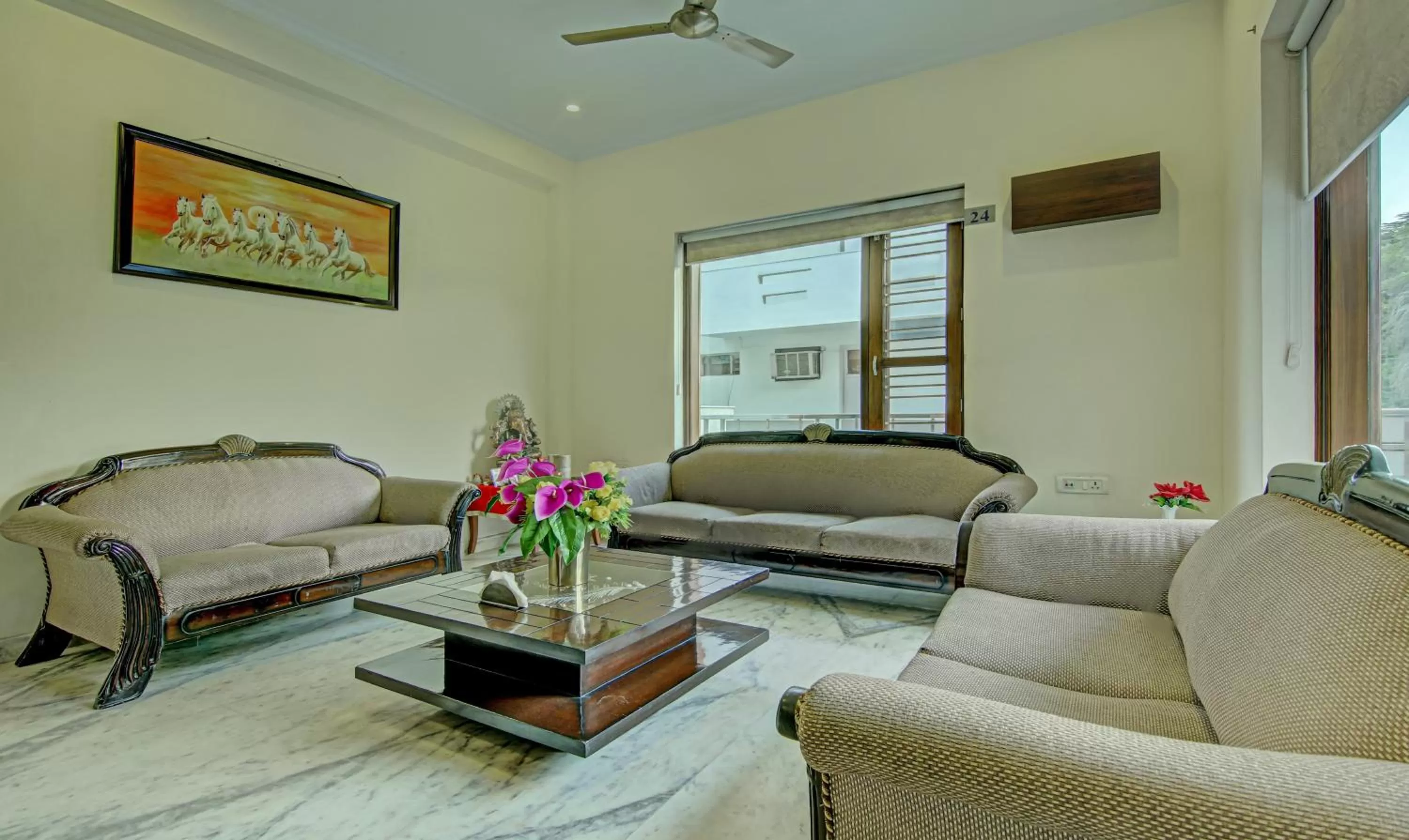 Lobby or reception in Itsy Hotels Swastika Inn Sector 26