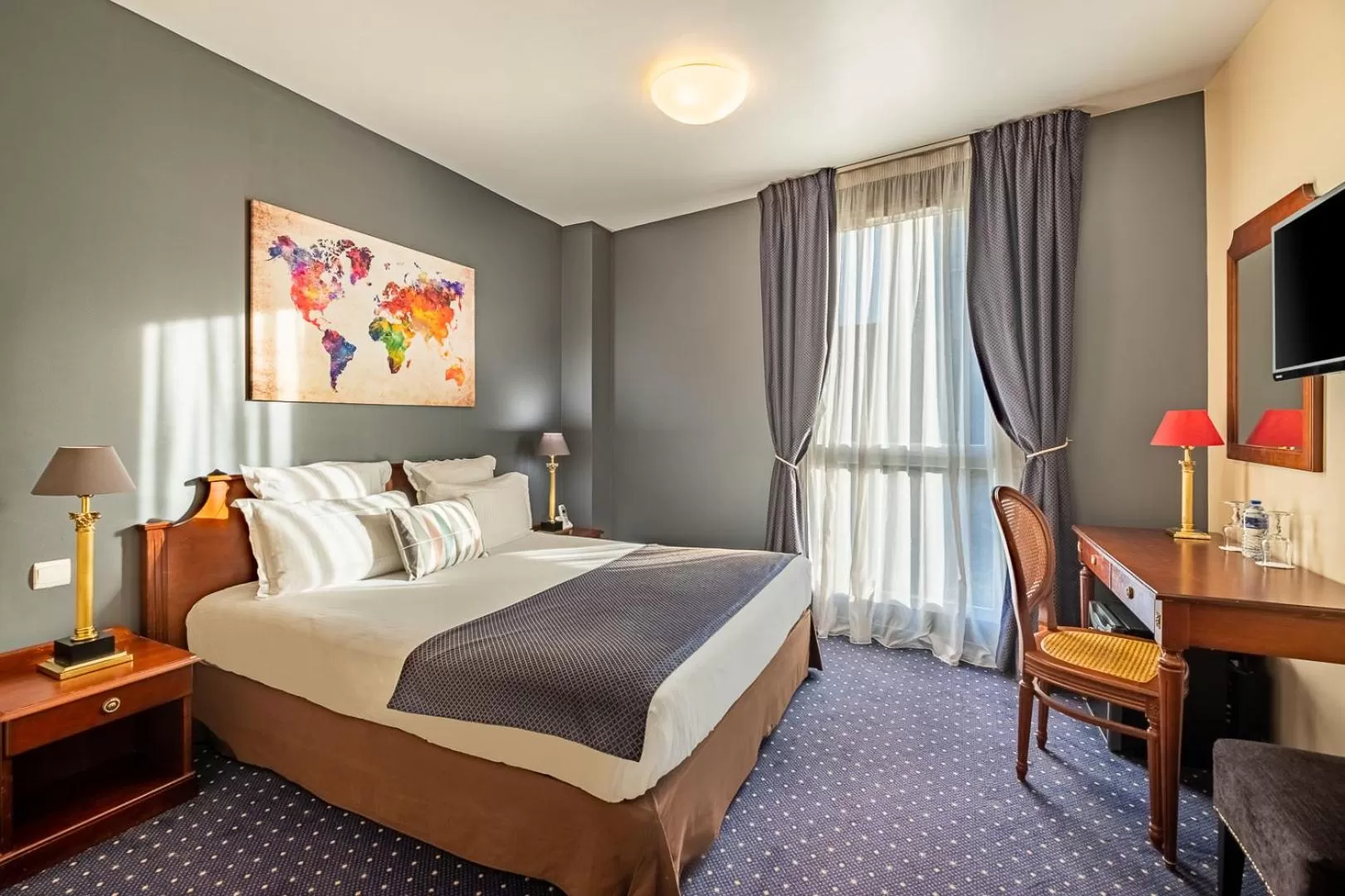 Bedroom, Bed in Amiral Hôtel