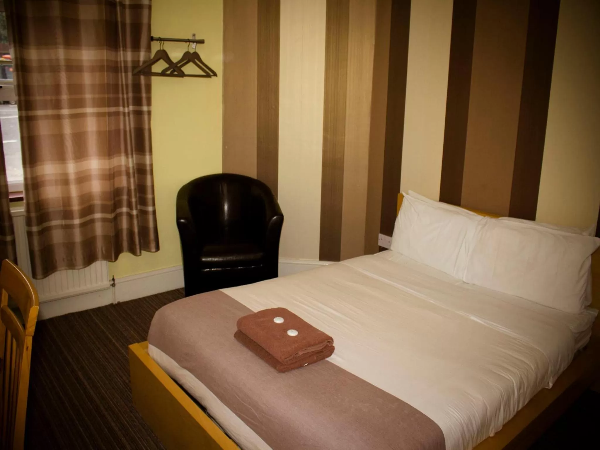 Photo of the whole room, Bed in Cricklewood Lodge Hotel