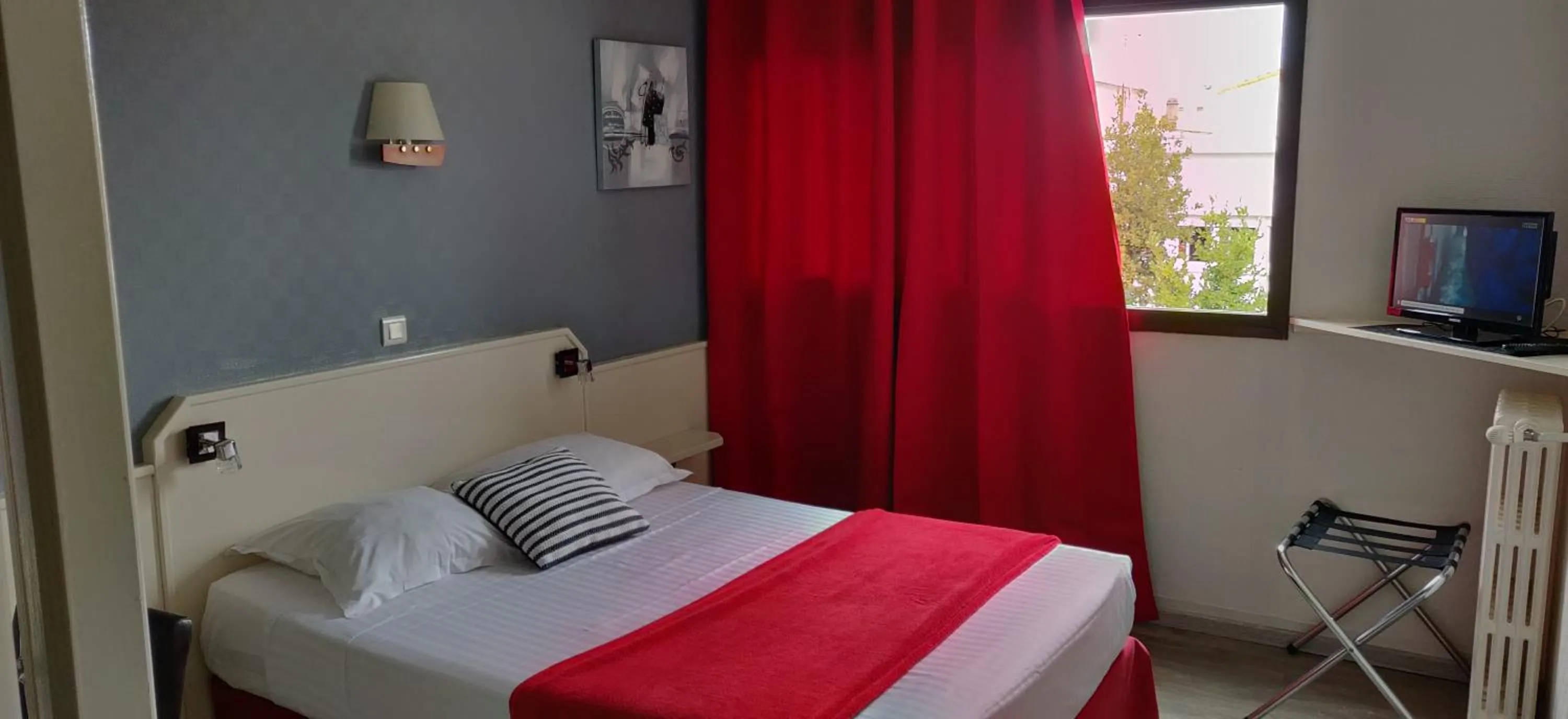 Bed in Logis Hôtel Les Bleuets