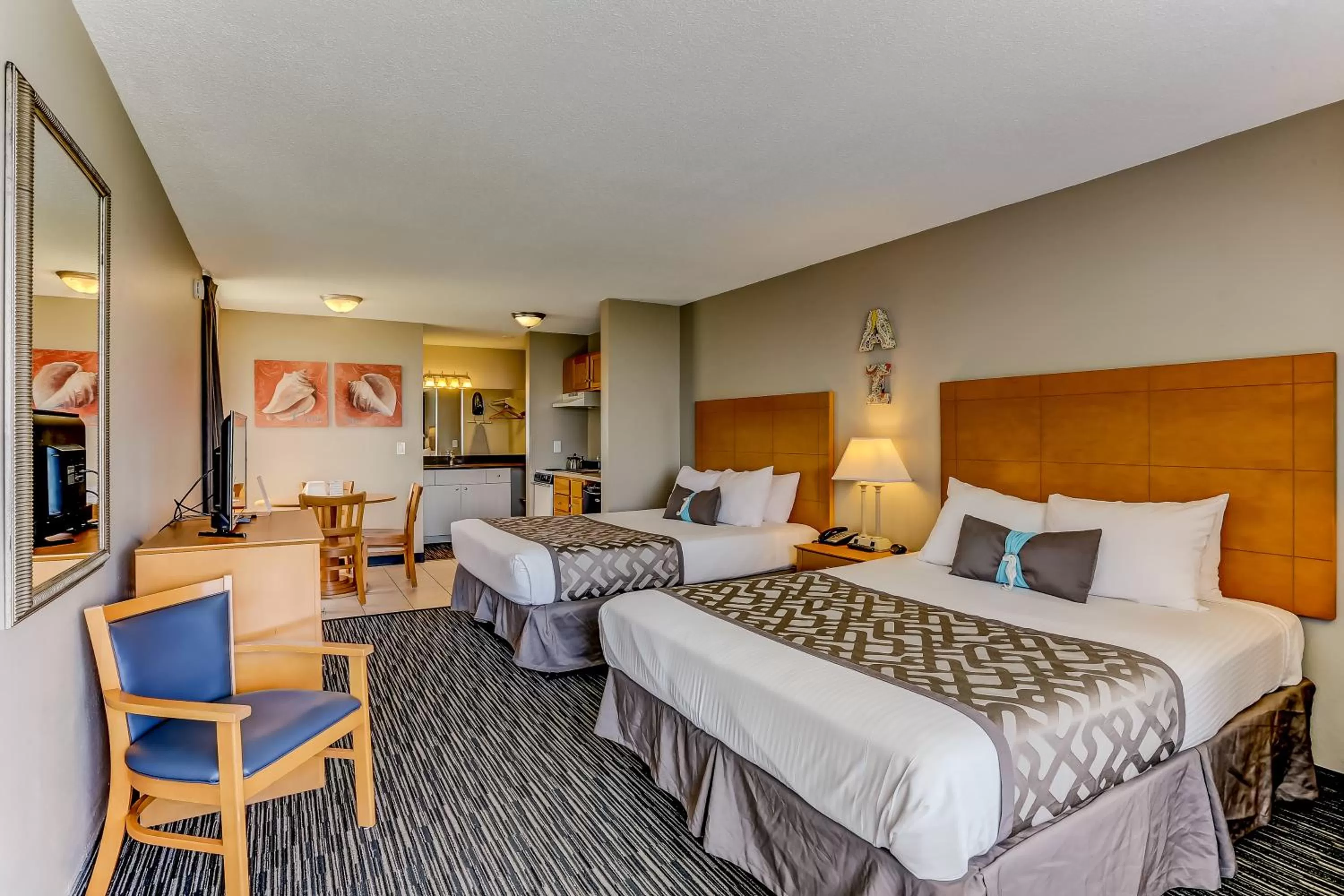 Photo of the whole room, Bed in Beachside Motel - Amelia Island