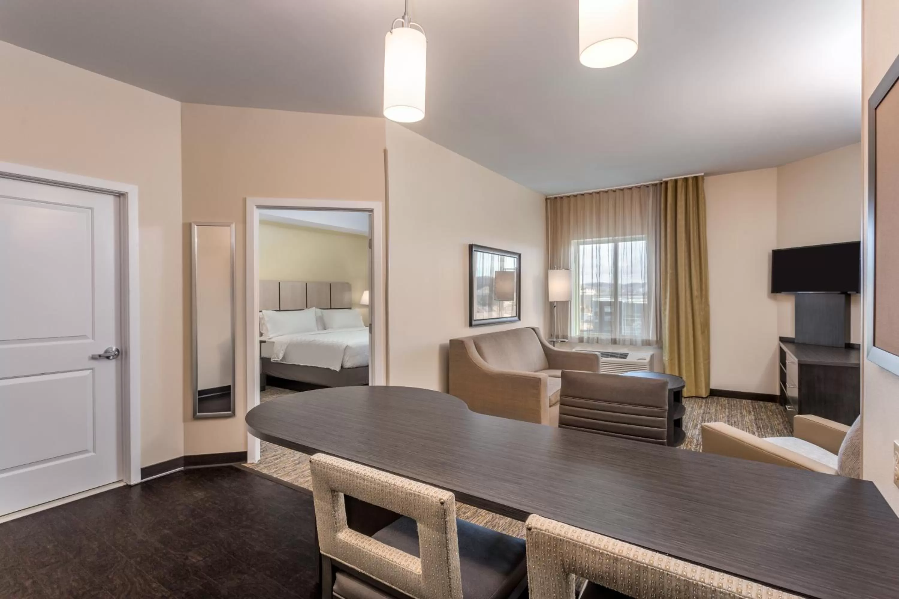 Living room, Bed in Candlewood Suites Bethlehem South by IHG