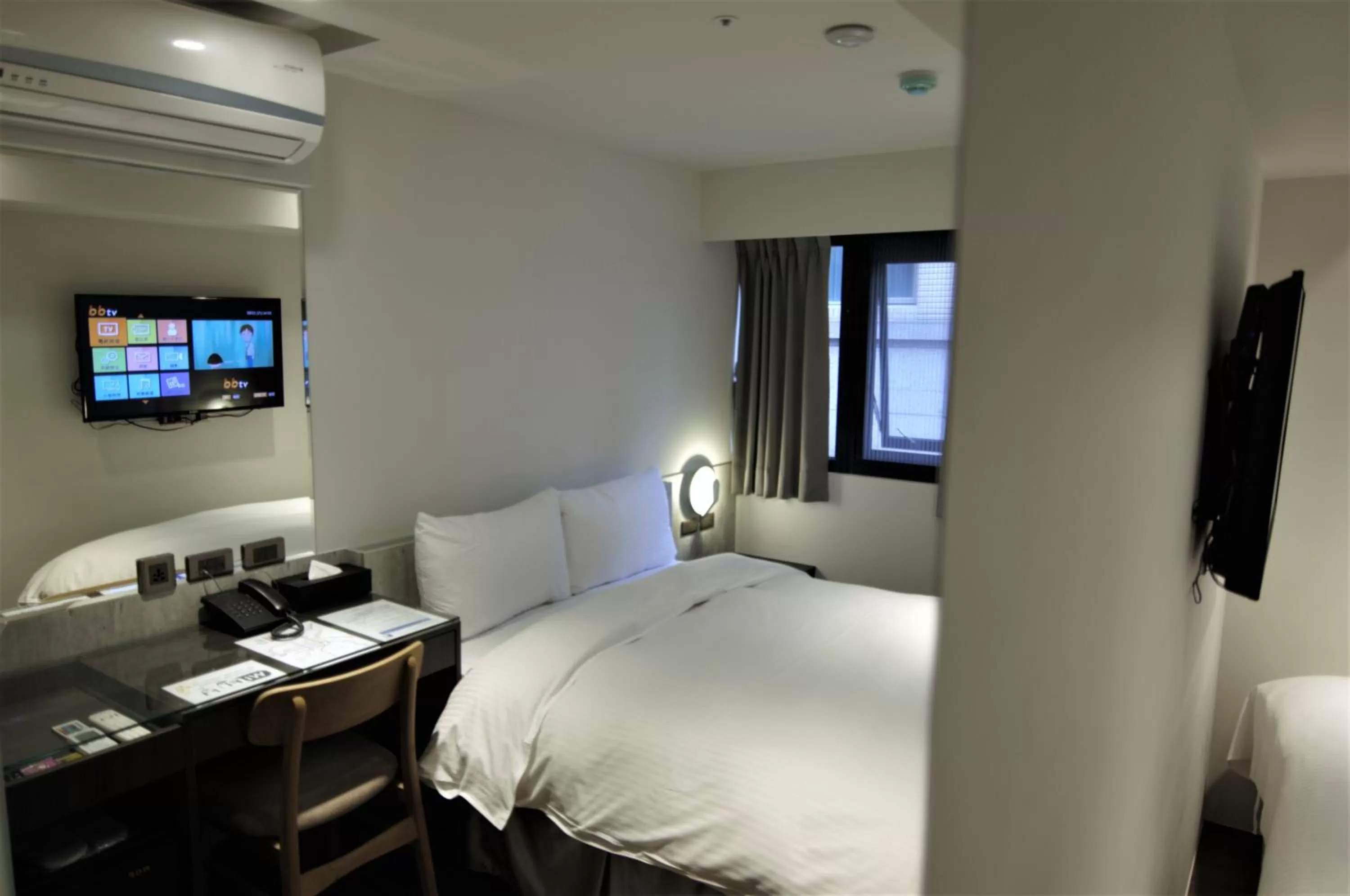 Bedroom, Bed in 泊居旅店二館 Oursinn Hotel 2