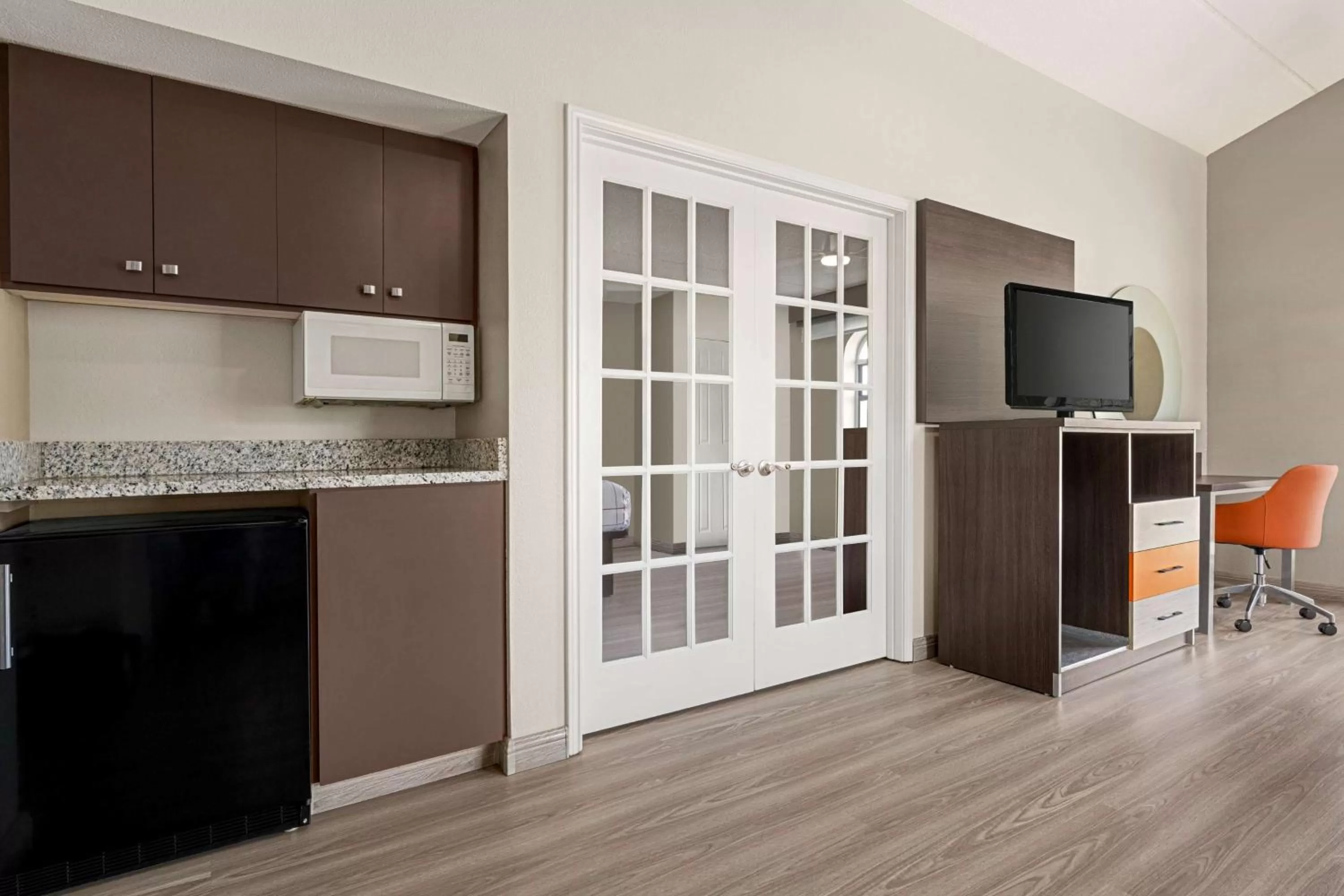 TV and multimedia in La Quinta Inn Lexington-Horse Park