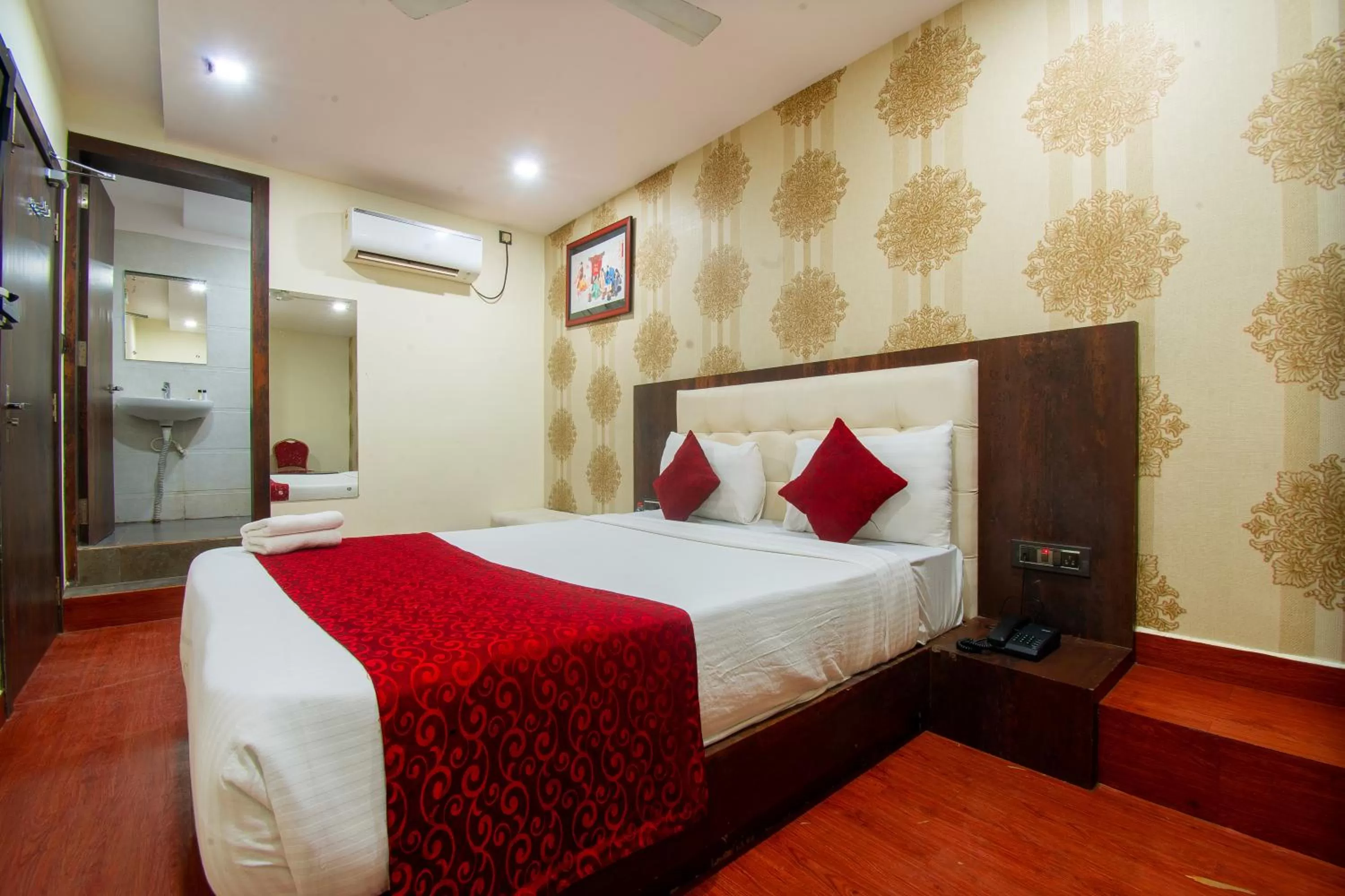Bedroom, Bed in Vinayak Bhavan By Vinayak Hotels