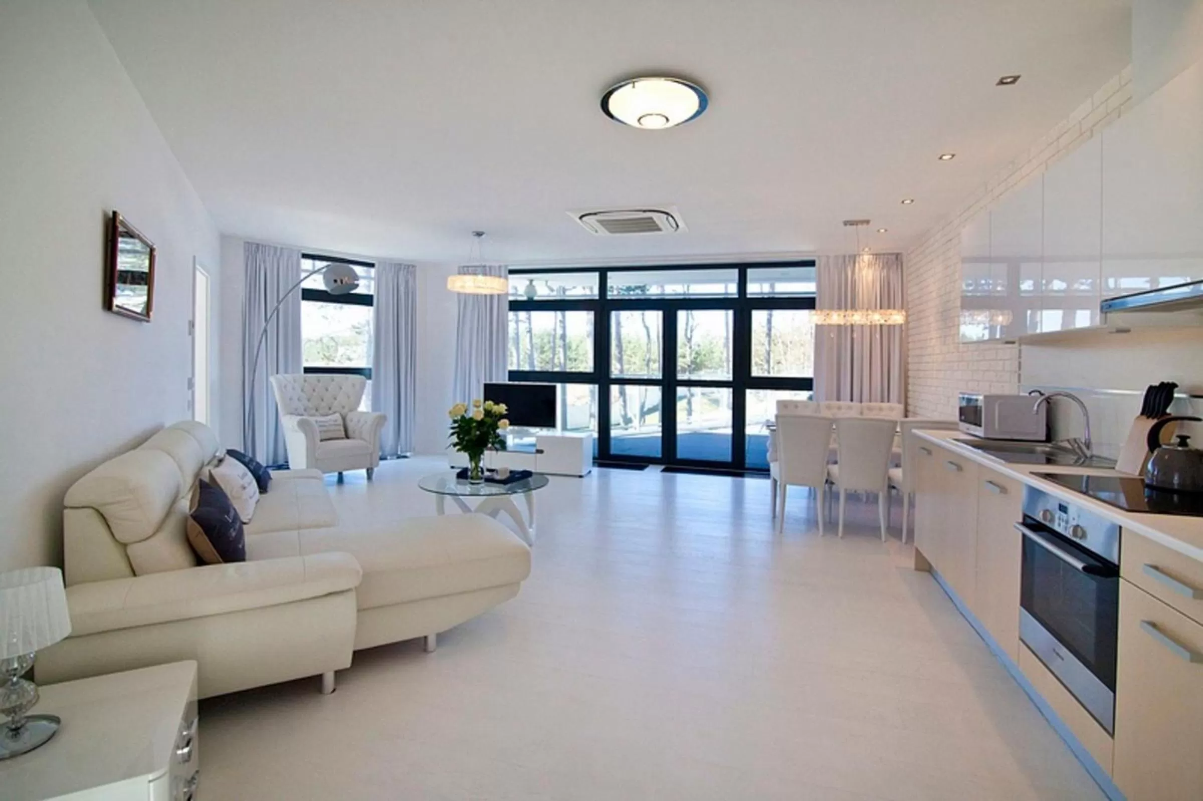 Kitchen or kitchenette, Lounge/Bar in Dune Resort Mielno - A