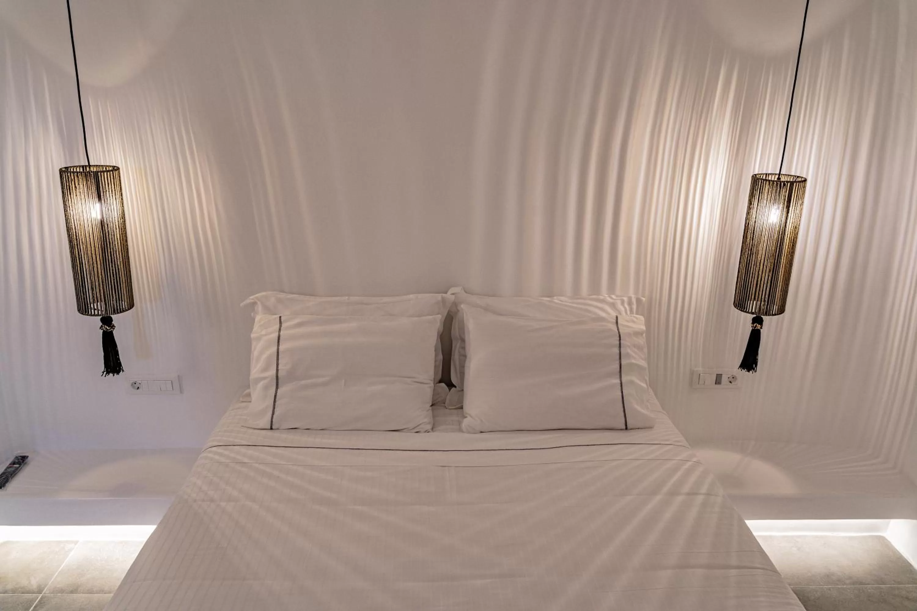 Bed in Eternity Suites Santorini