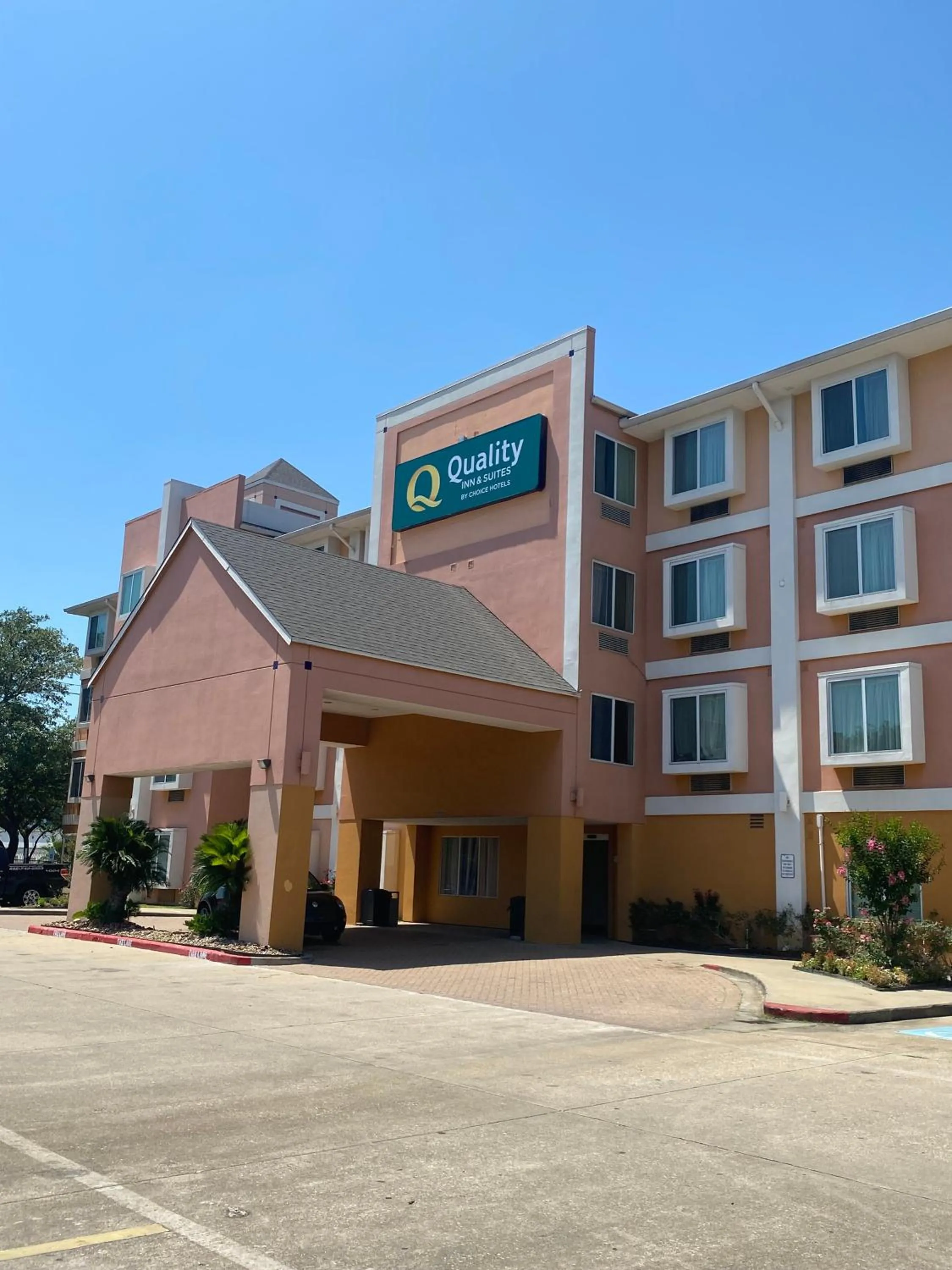 Property building in Quality Inn & Suites West Chase