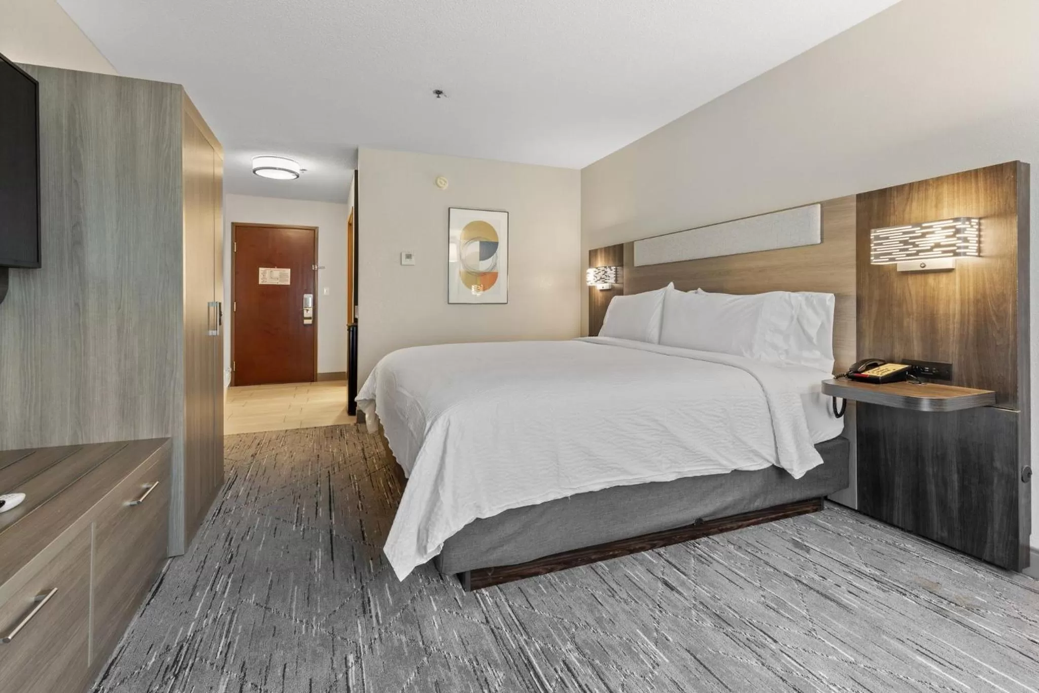 Photo of the whole room, Bed in Holiday Inn Express Hotel & Suites Starkville, an IHG Hotel