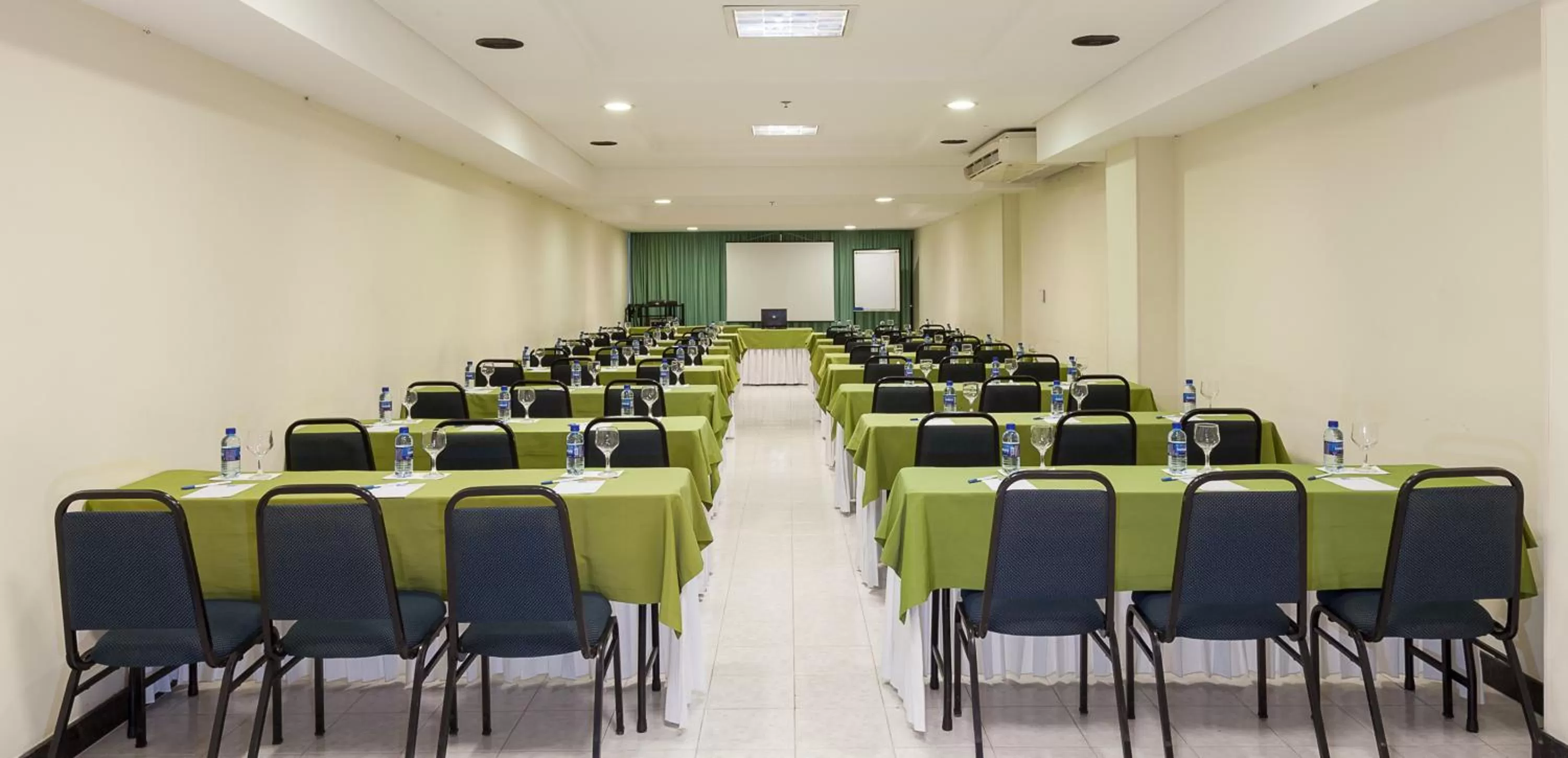 Business facilities in Hotel Euro Suíte Recife Boa Viagem By Nacional Inn