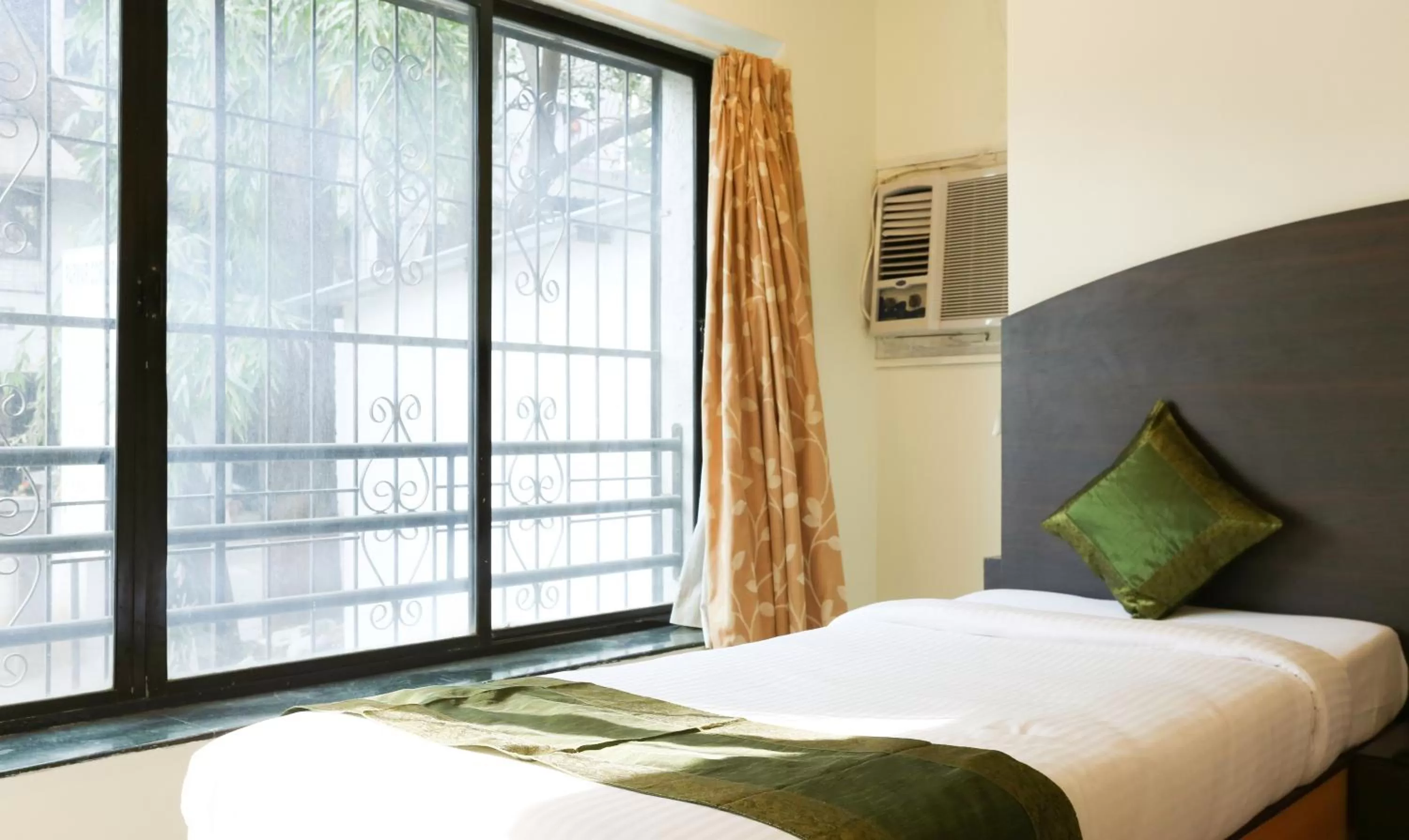 Bed in Itsy Hotels Hill View Ex