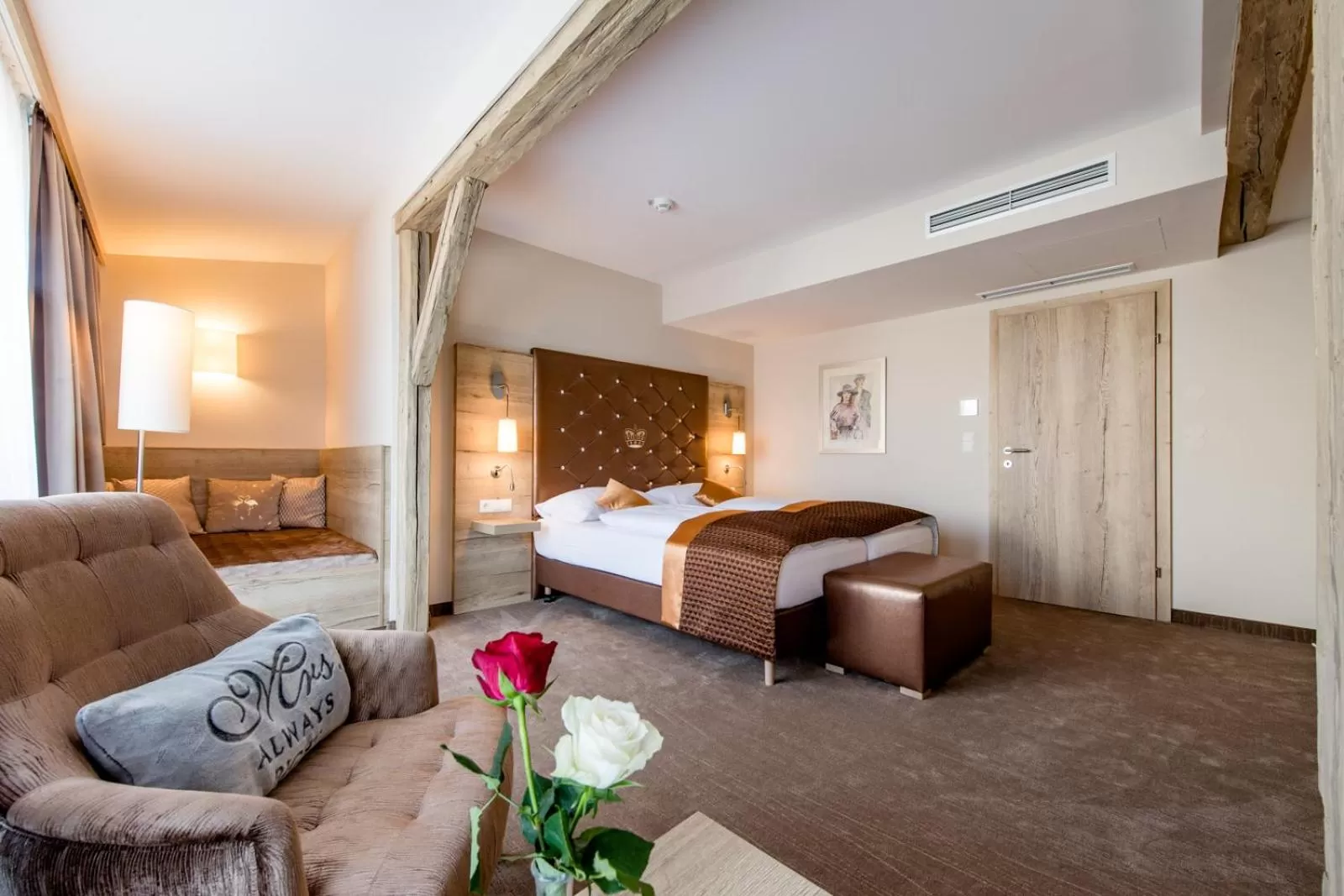 Bedroom, Bed in Hotel Krone