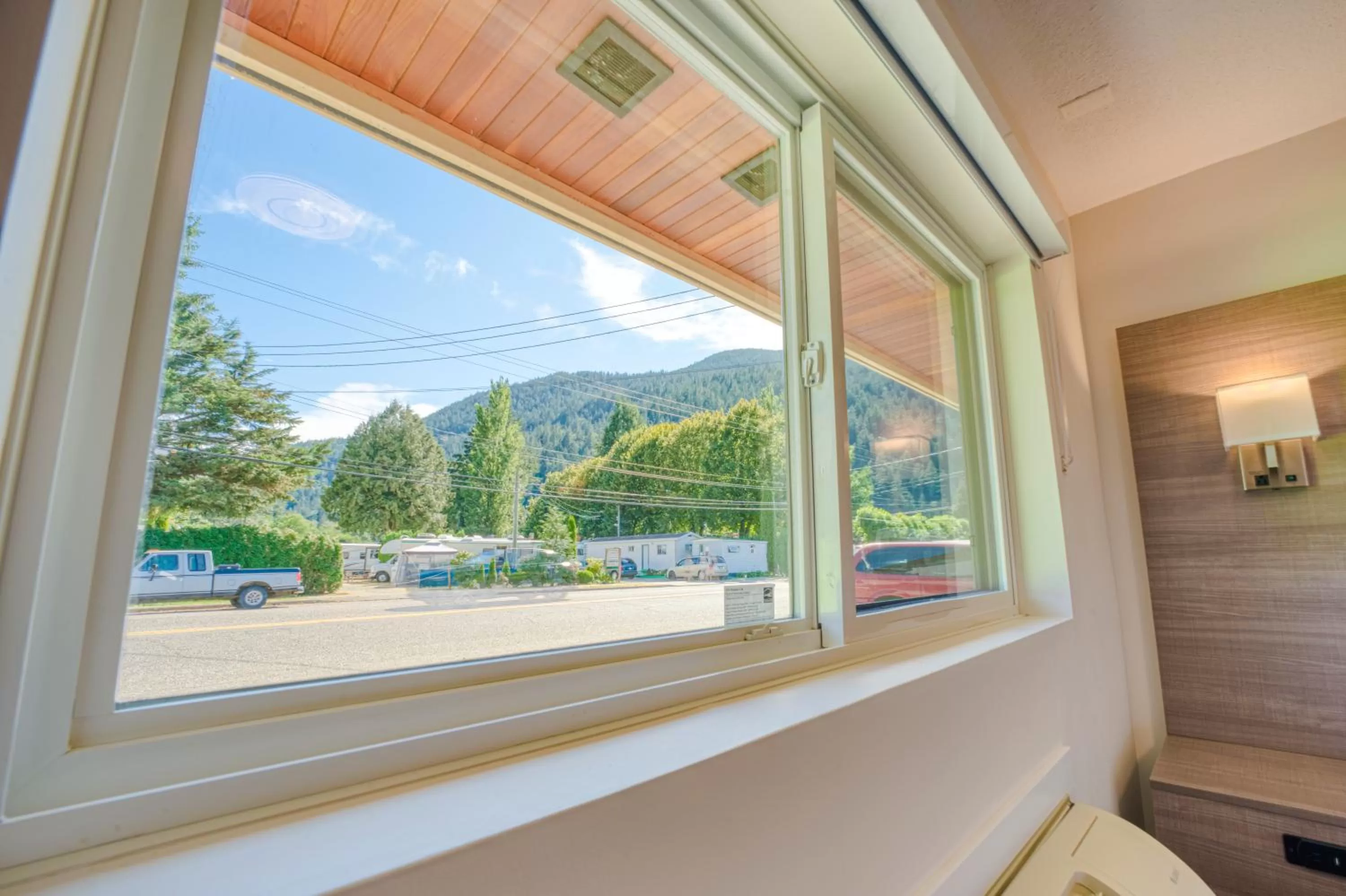 Day in Harrison Grand Motel