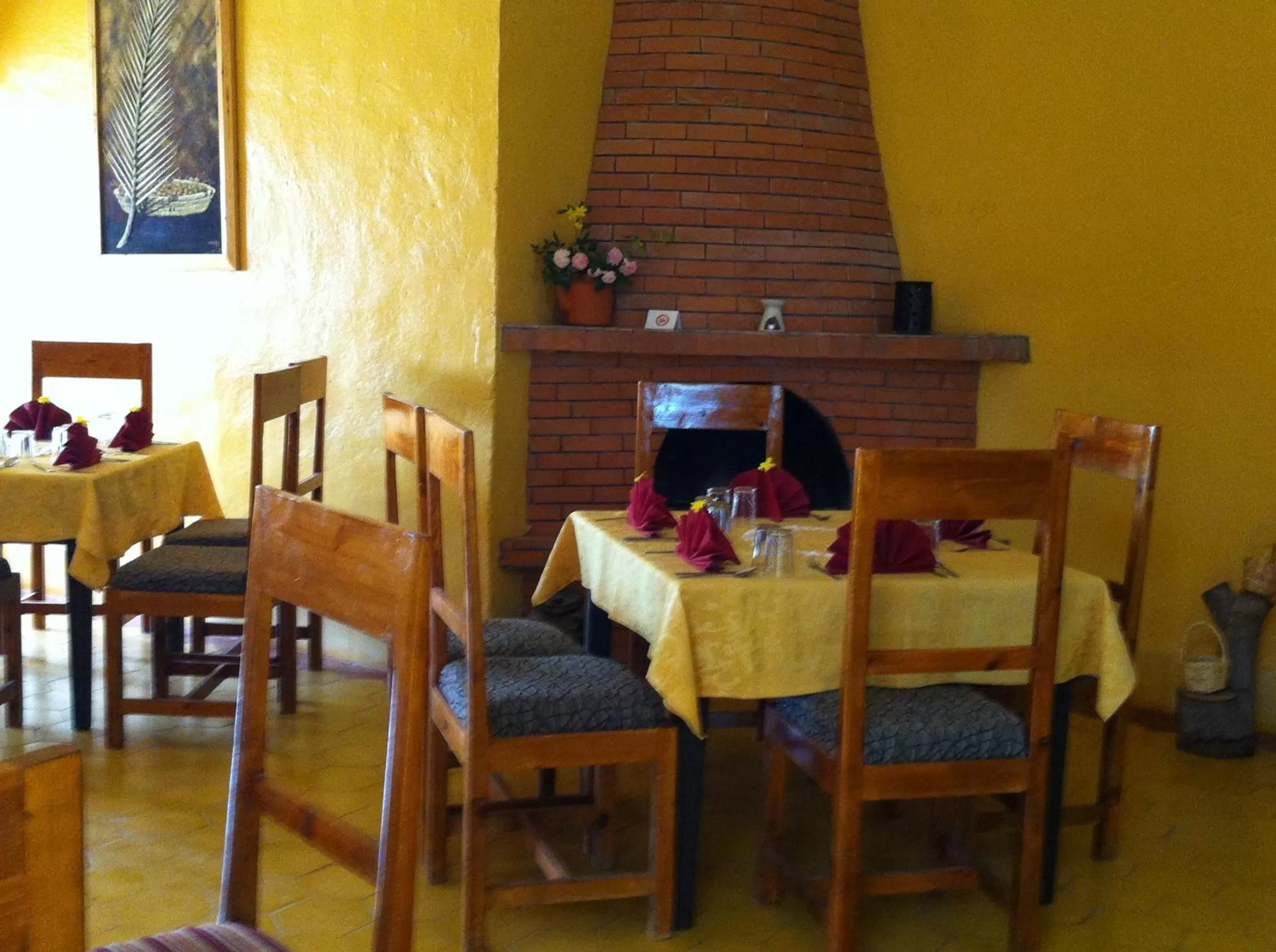 Restaurant/Places to Eat in Auberge Tinit