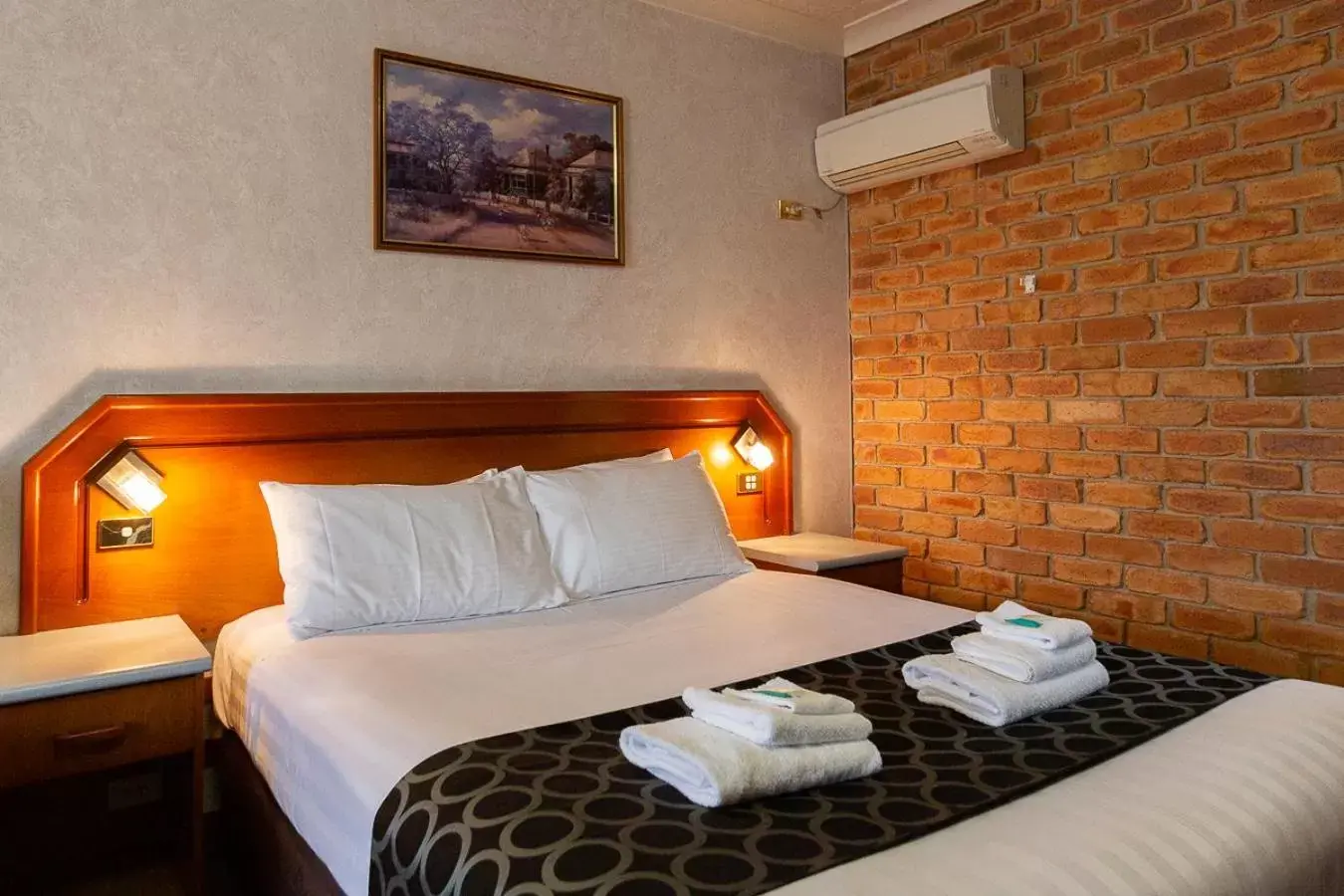 Deluxe Queen Studio in The Crossing Motel Deluxe Queen Studio in The Crossing Motel