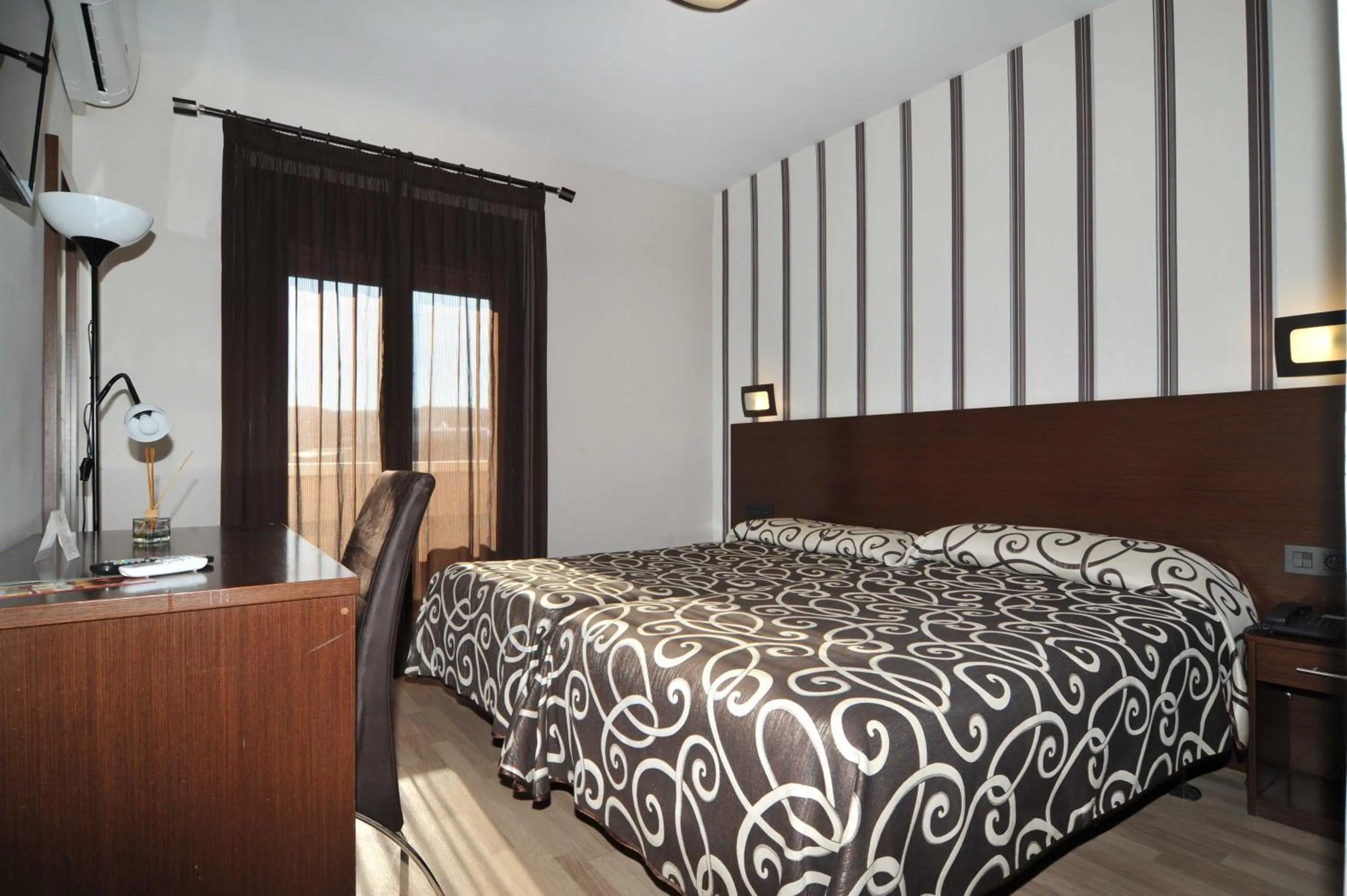 Bedroom, Bed in Hotel Ciudad de Plasencia