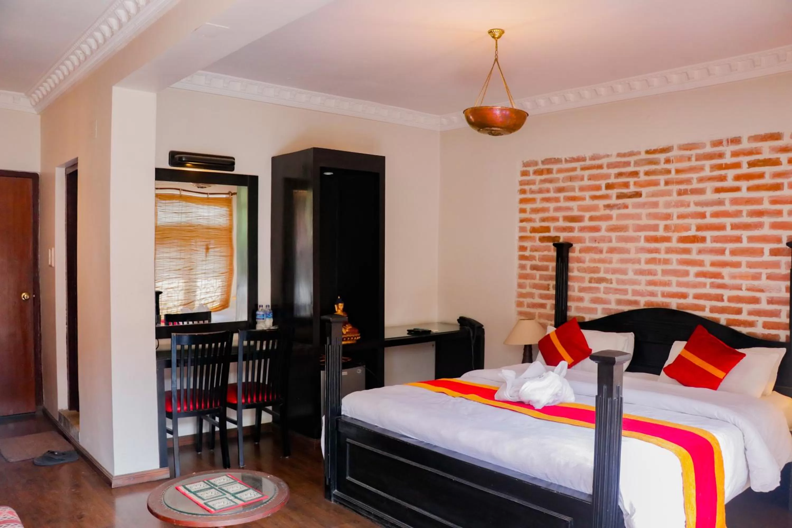 Bed in Hotel ThorongLa Thamel