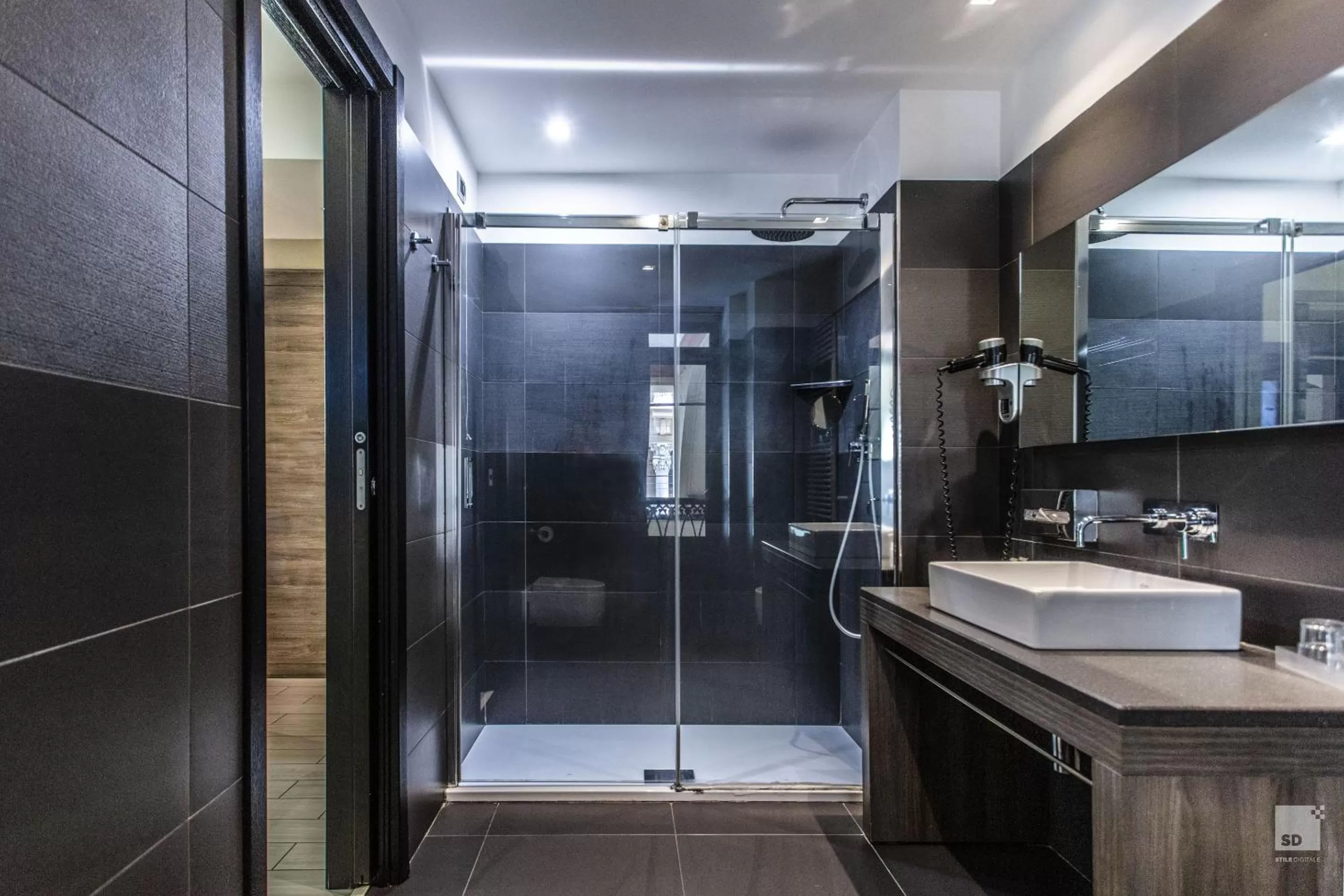 Shower in Hotel Diplomatic