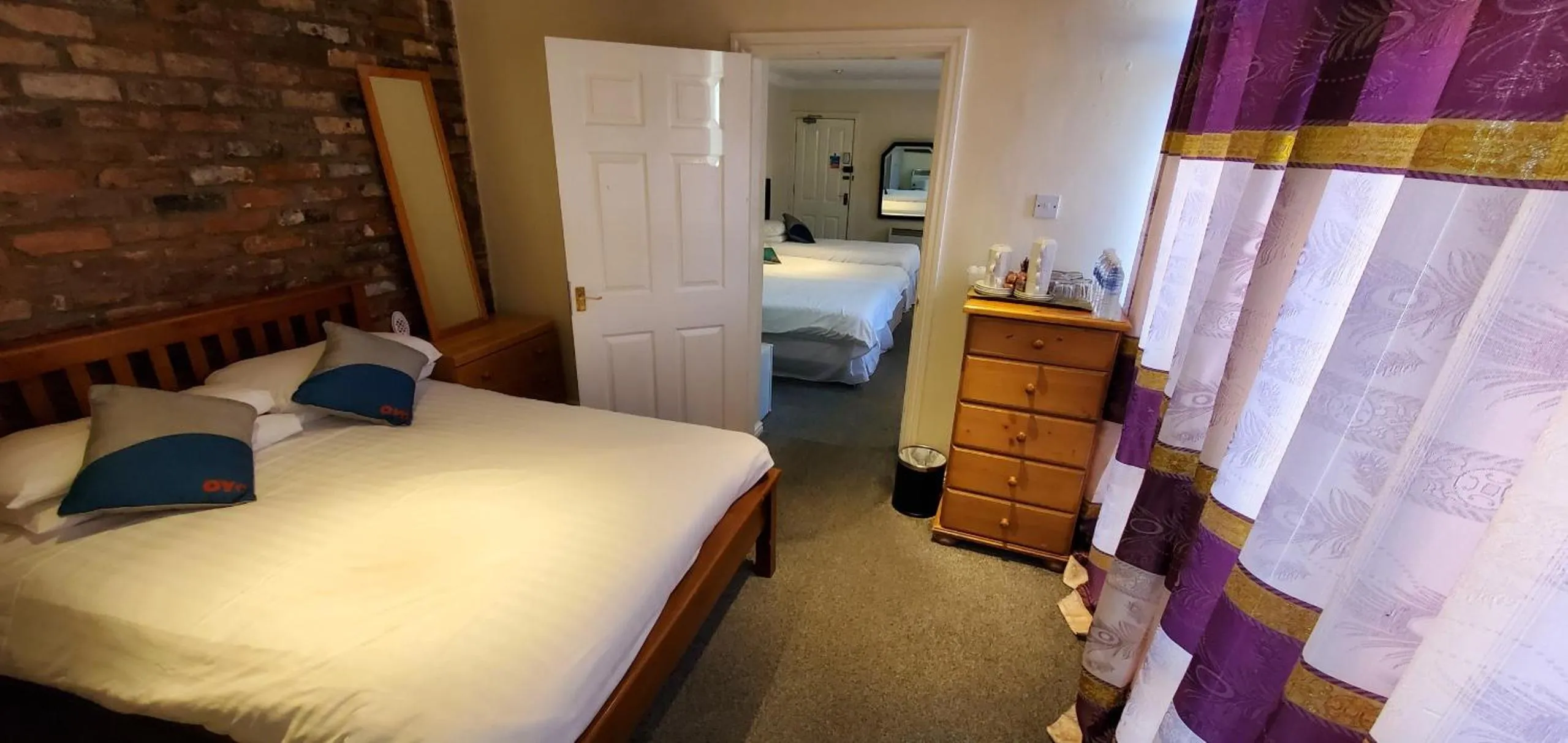 Bedroom, Bed in Diamonds Guest House