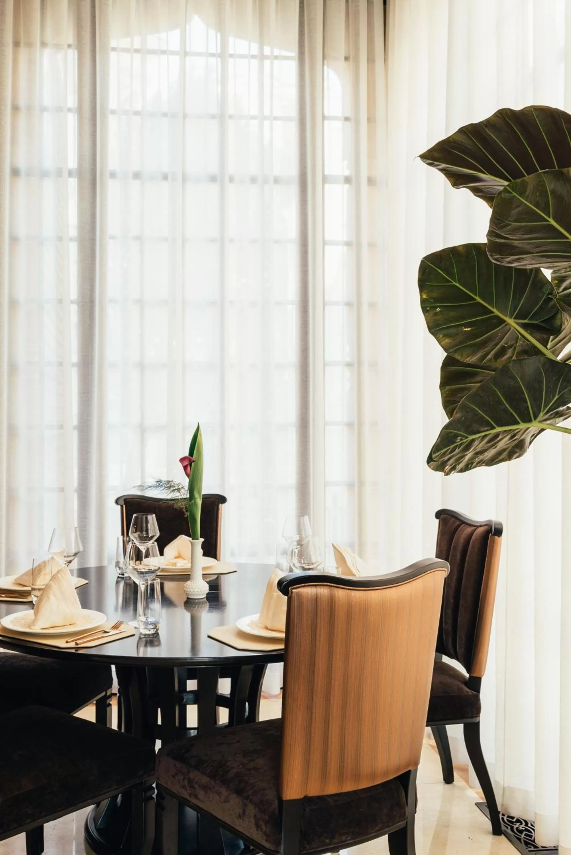 Restaurant/places to eat in Neighbourgood Sutter Mansion