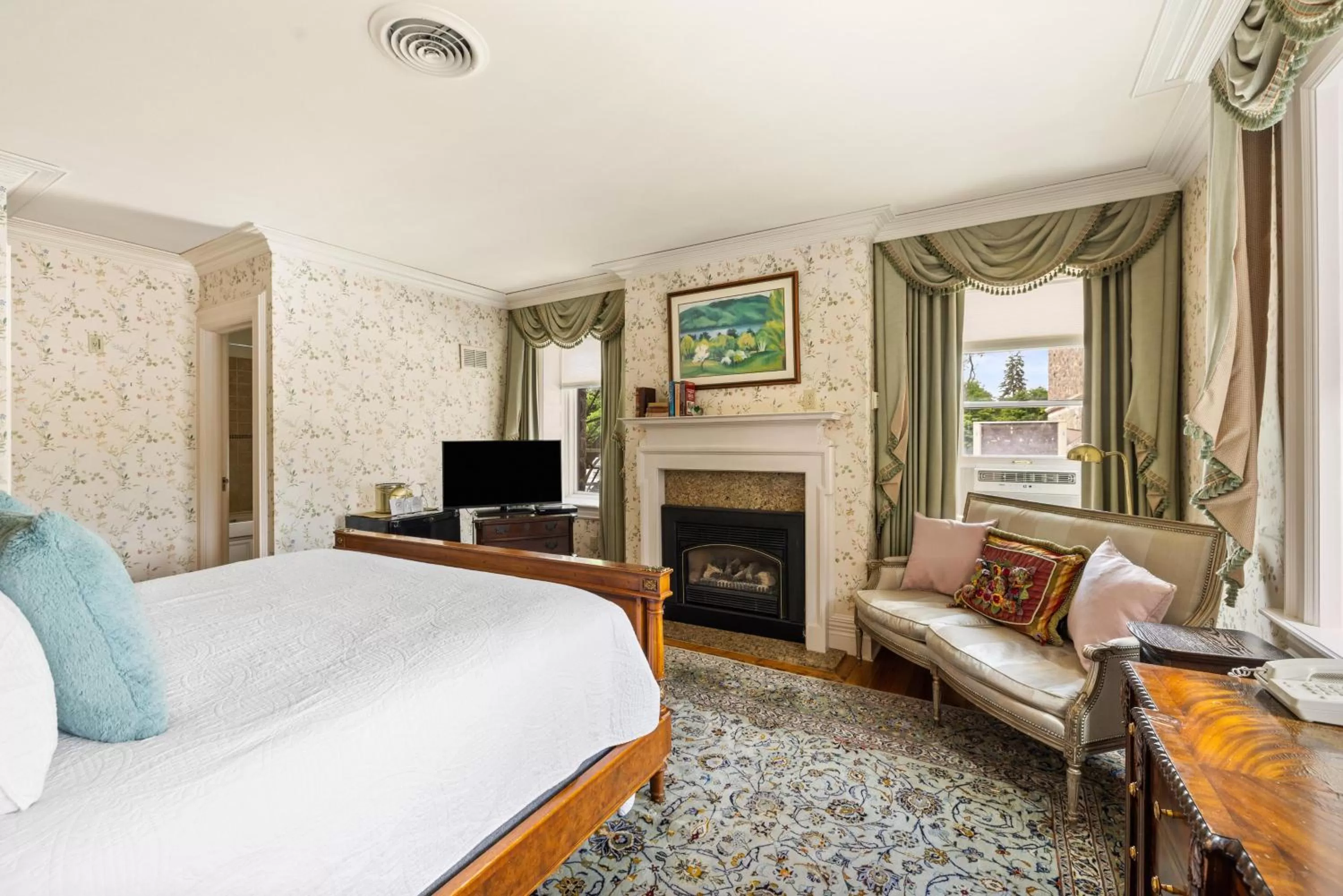 Bed in The Inn at Erlowest