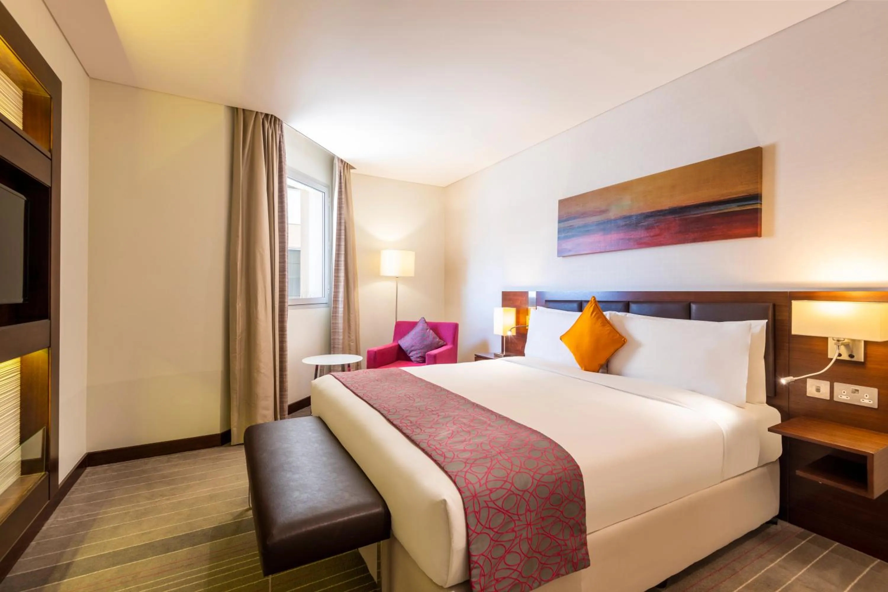 Photo of the whole room, Bed in Holiday Inn Muscat AlSeeb by IHG