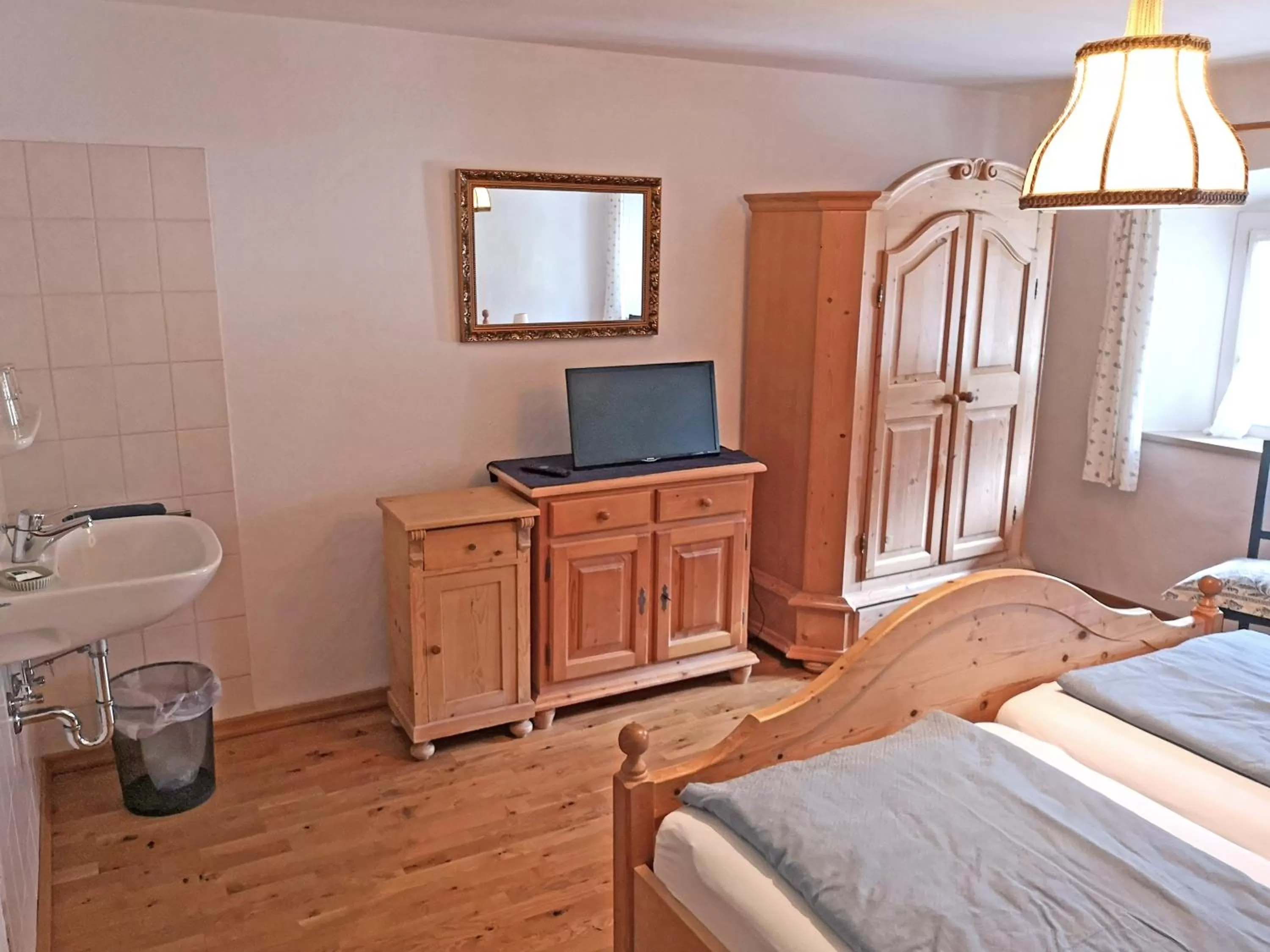 Living room, TV/Entertainment Center in Gasthof Brucker