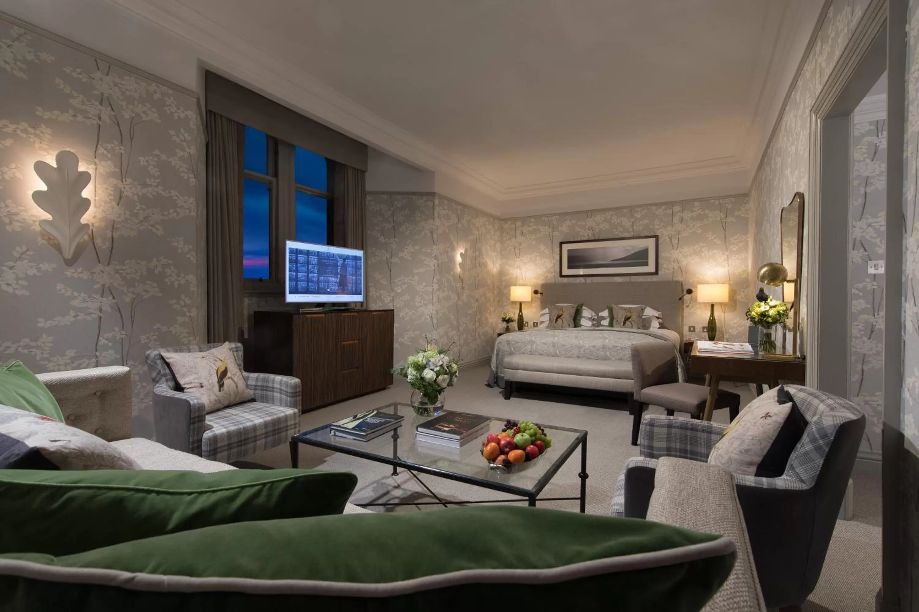 Photo of the whole room, Bed in The Balmoral Hotel