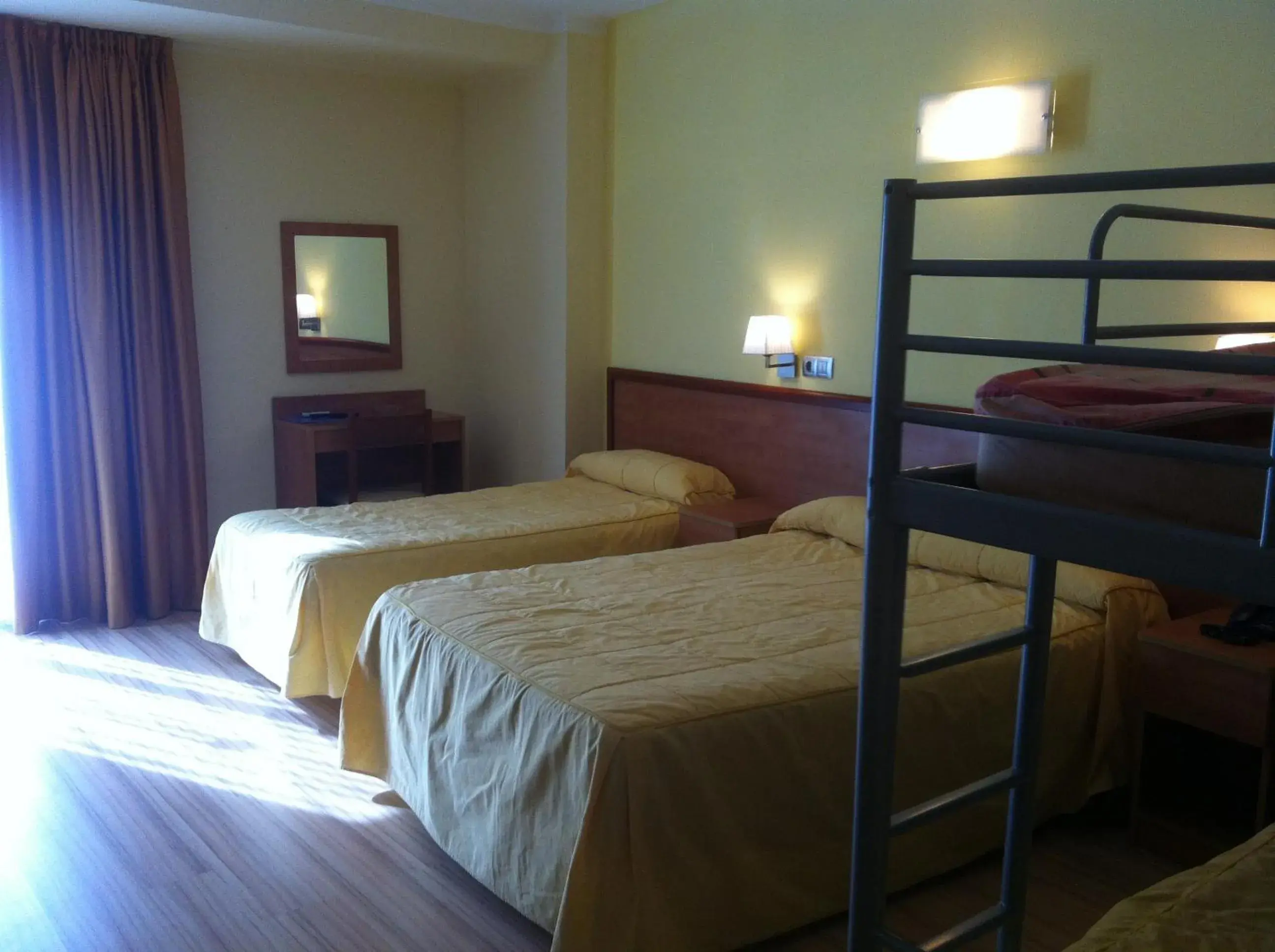 Family Room in Hotel Ciutadella Family Room in Hotel Ciutadella