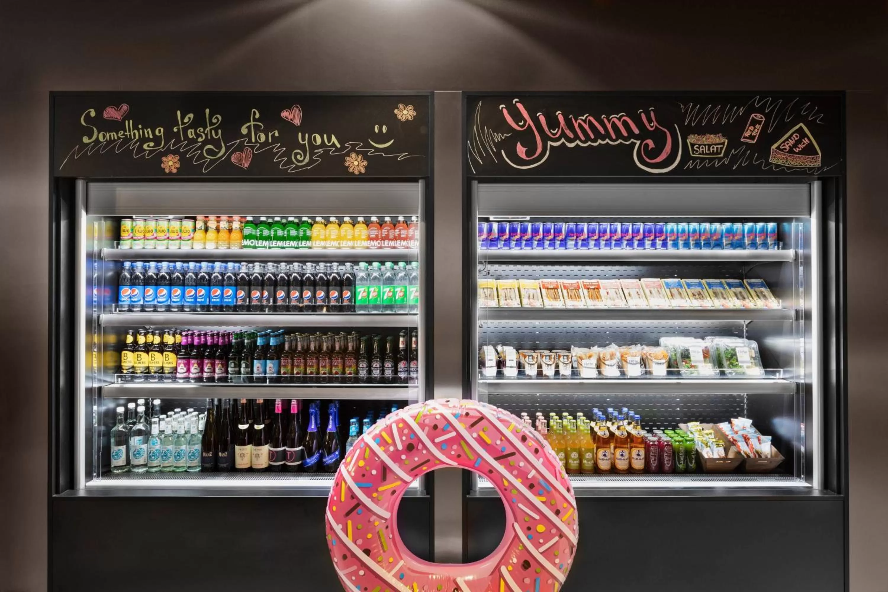 Restaurant/places to eat in Moxy Hamburg Altona