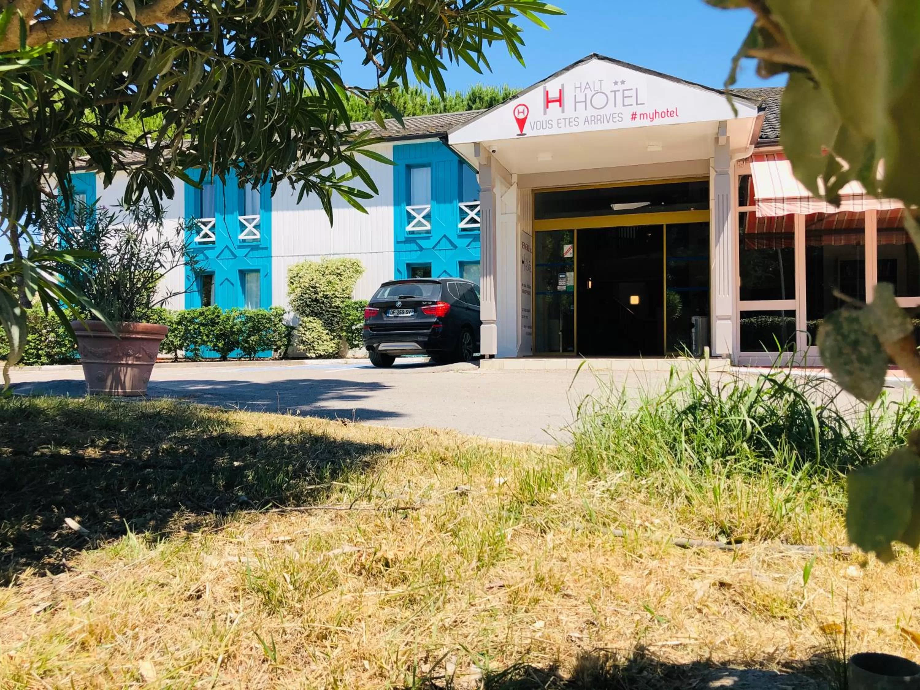 Facade/entrance in HALT HOTEL - Choisissez l'Hôtellerie Indépendante