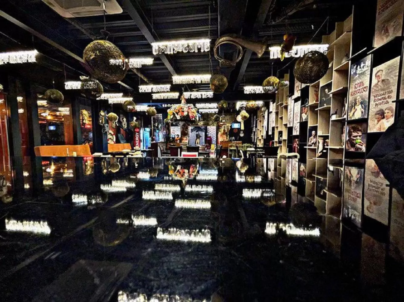 Restaurant/places to eat in Hotel Liberty Theatre