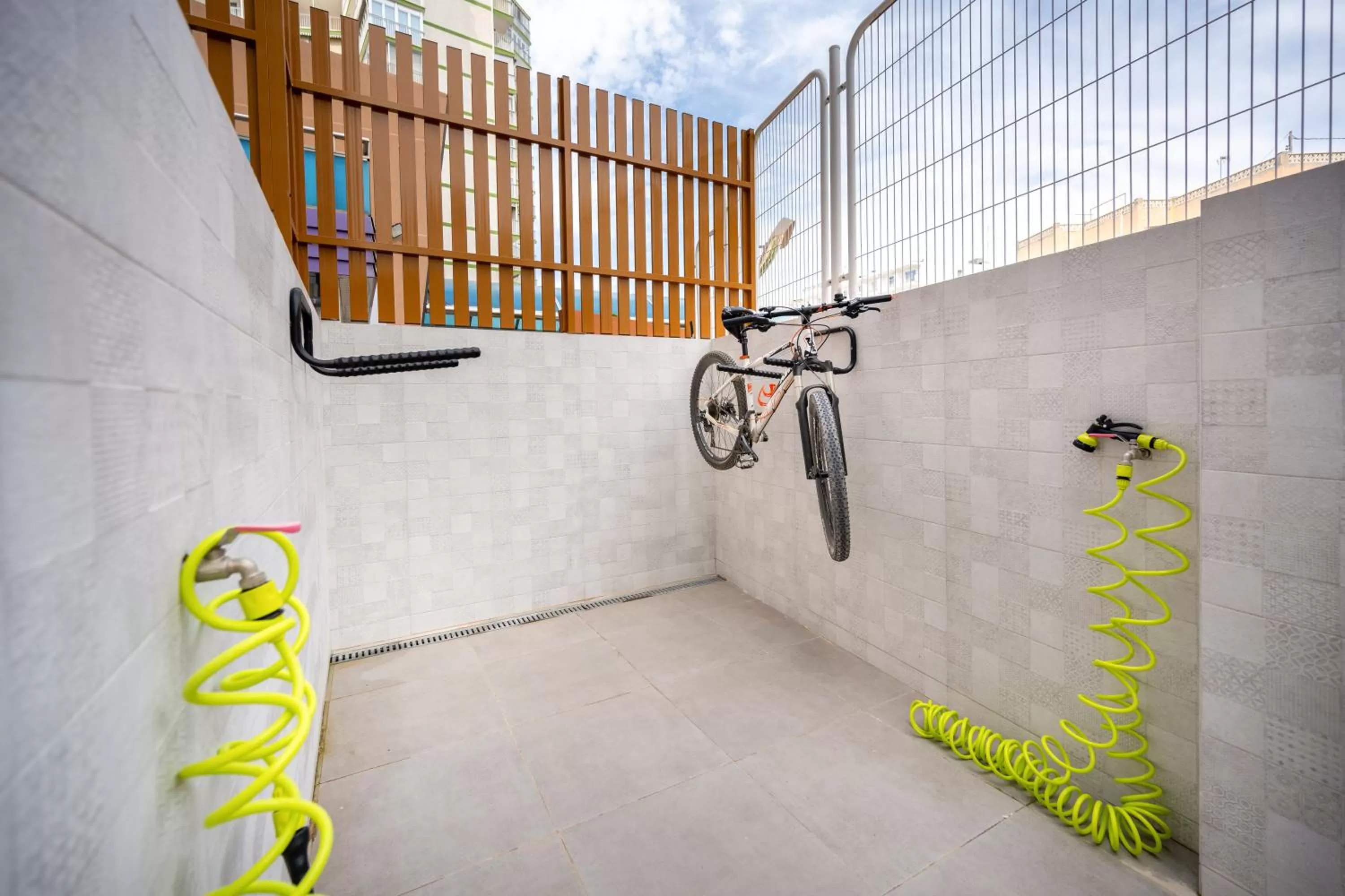 Cycling in Climia Benidorm Plaza